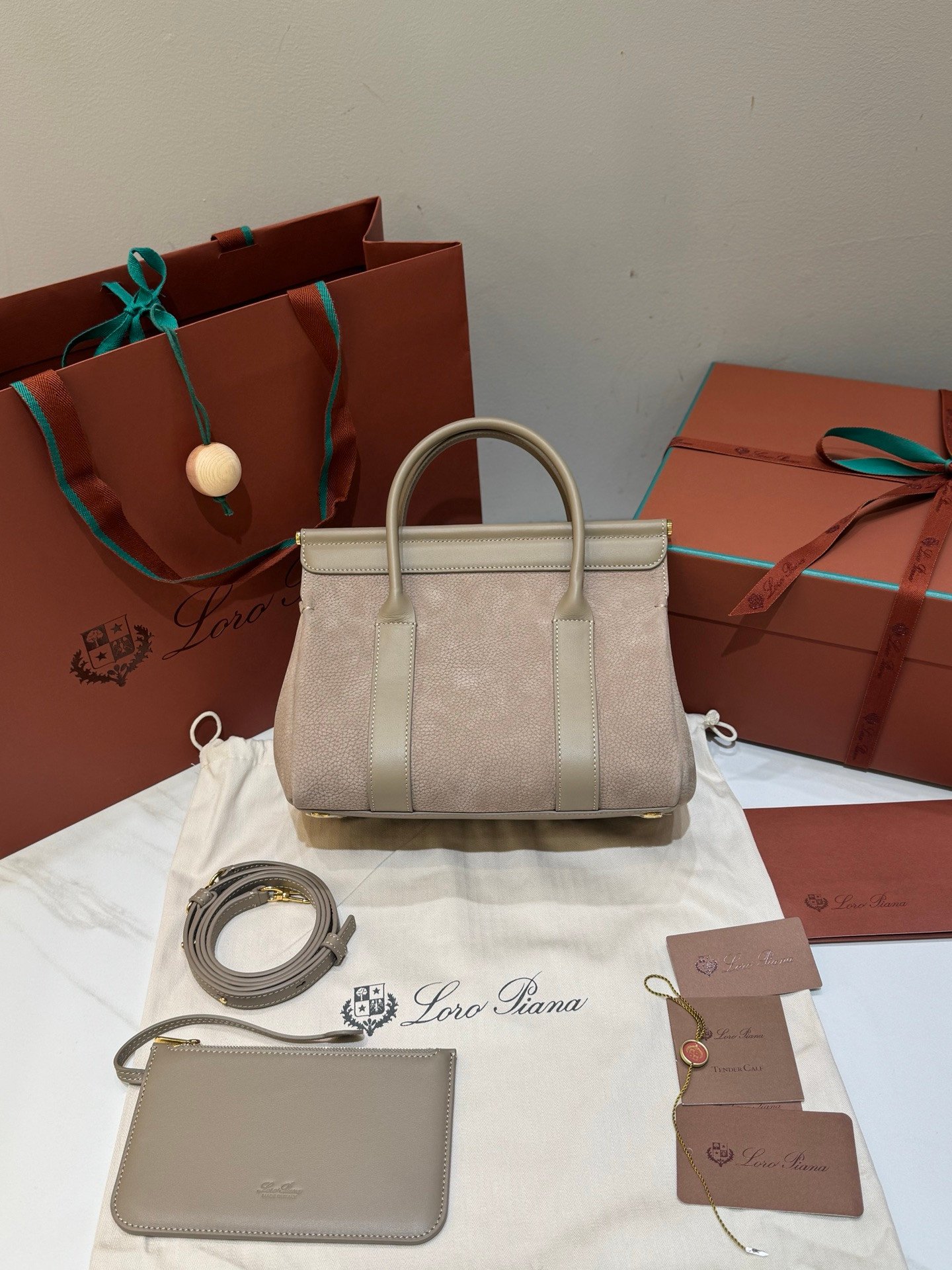 Loro Piana Loom L25 Handbag Grained Leather Designer Top Handle Bag with Crossbody Strap Loro Piana Loom L25 Handbag Grained Leather Designer Top Handle Bag with Crossbody Strap
