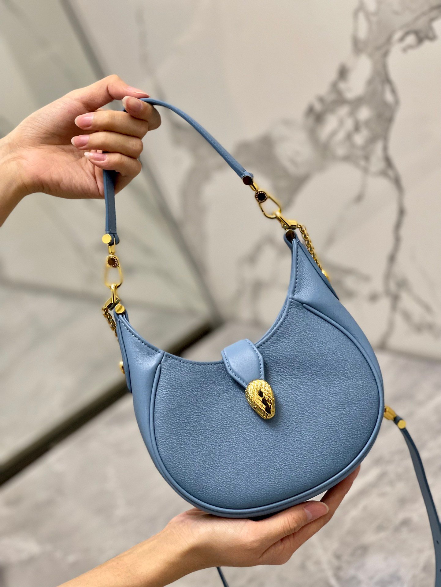 BVLGARI Serpenti Ellipse Small Crossbody Bag 20cm Calf Leather Crescent Hobo Shoulder Bag with Snakehead Closure BVLGARI Serpenti Ellipse Small Crossbody Bag 20cm Calf Leather Crescent Hobo Shoulder Bag with Snakehead Closure