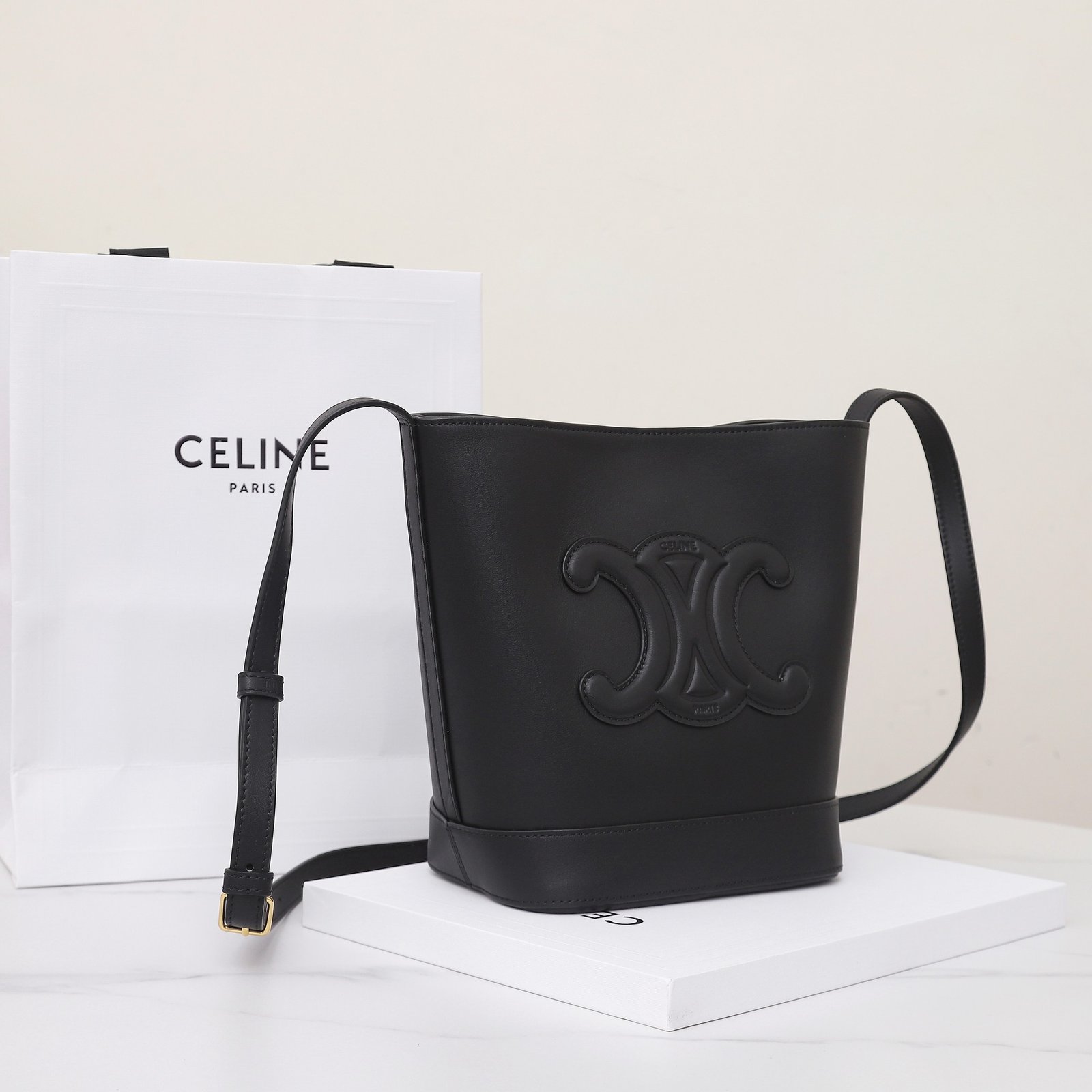CELINE Cuir Triomphe Small Bucket Bag 17x22cm Tan and Black Calfskin Leather Crossbody Handbag with Adjustable Strap 11