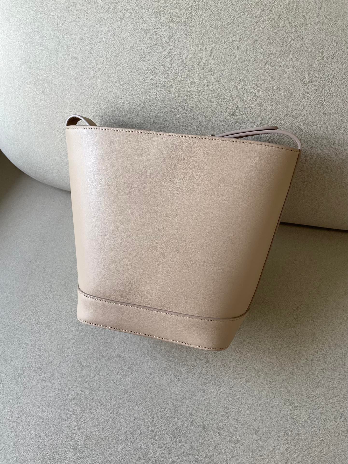 Celine Cuir Triomphe Small Bucket Bag 22x30cm Smooth Calfskin Leather Shoulder and Crossbody Handbag for Women 11