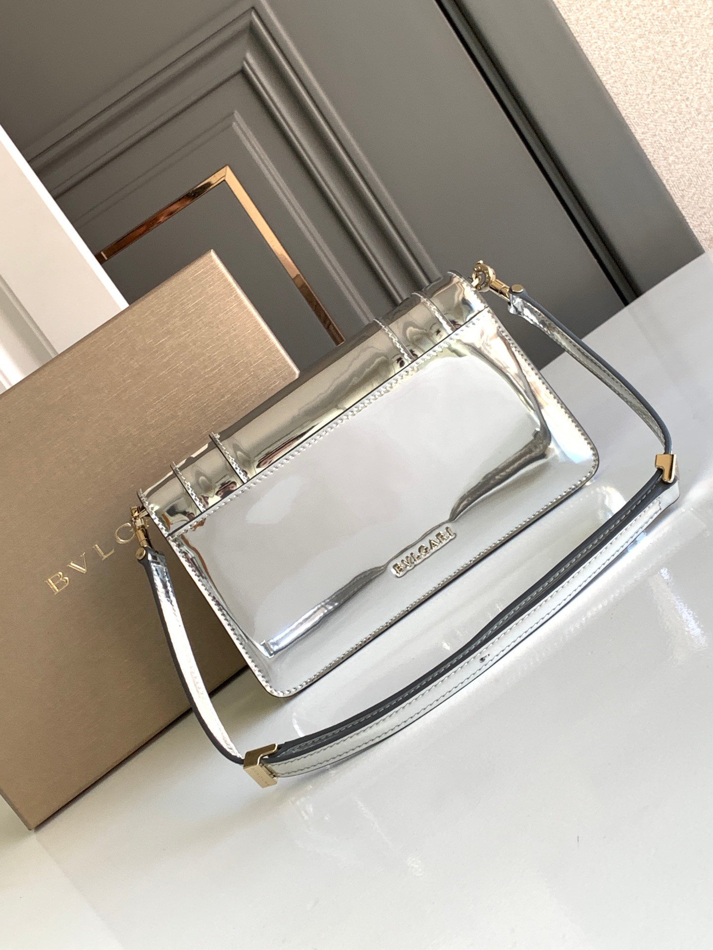 BVLGARI Serpenti Forever East-West Small Shoulder Bag 22cm Patent & Metallic Calf Leather Crossbody Handbag with Snakehead Closure BVLGARI Serpenti Forever East-West Small Shoulder Bag 22cm Patent & Metallic Calf Leather Crossbody Handbag with Snakehead Closure