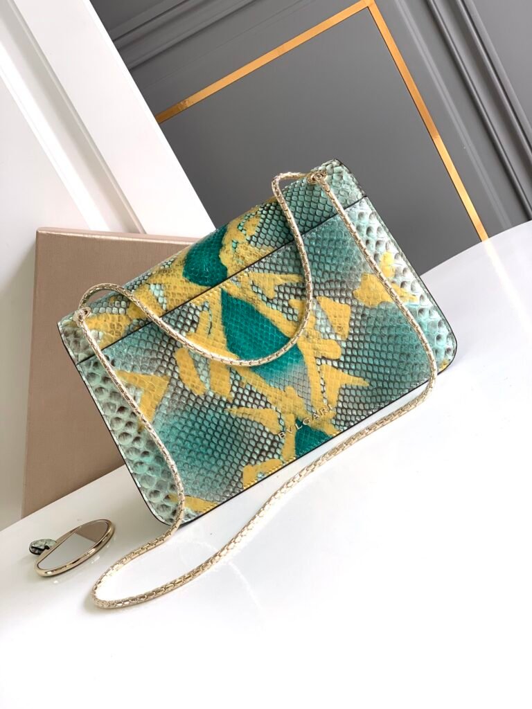 BVLGARI Serpenti Forever Shoulder Bag Emerald Green Gold-Trimmed Python Skin Crossbody Luxury Handbag – Image 5 BVLGARI Serpenti Forever Shoulder Bag Emerald Green Gold-Trimmed Python Skin Crossbody Luxury Handbag – Image 5