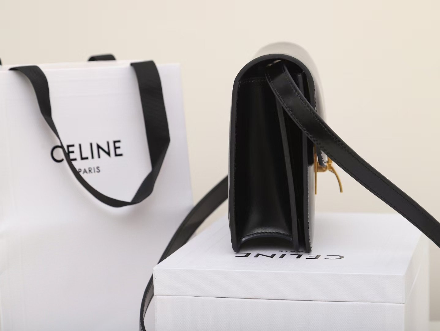 Celine Classic Box Bag High-End Italian Box Calfskin Medium Shoulder Bag 3 Colors – Image 6 Celine Classic Box Bag High-End Italian Box Calfskin Medium Shoulder Bag 3 Colors – Image 6