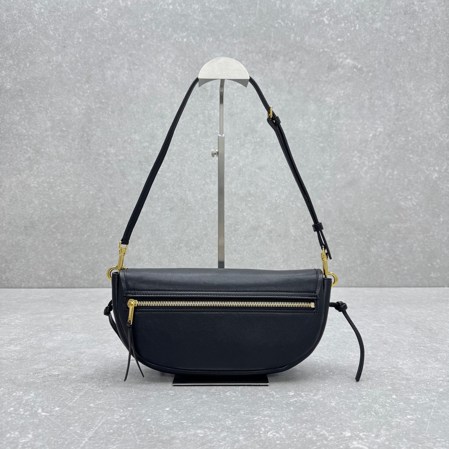 Celine Half-Moon Hobo Bag 25cm Triomphe Oil-Waxed Leather Underarm Bag with Gold Hardware