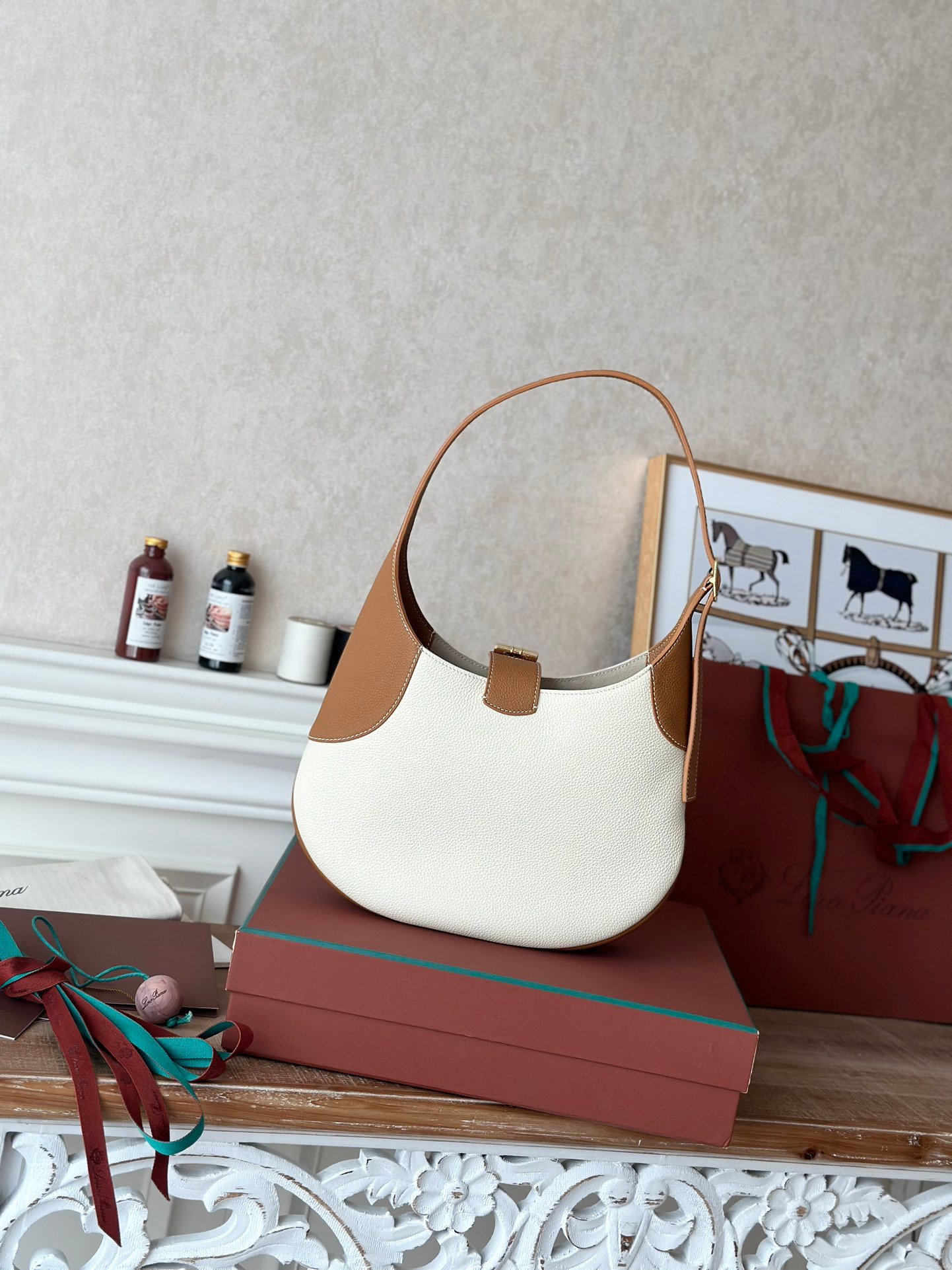 Loro Piana Bale Mini Bucket Bag Soft Natural Grained Calfskin Leather Top-Tier Quality Handbag 6 Elegant Colors Loro Piana Bale Mini Bucket Bag Soft Natural Grained Calfskin Leather Top-Tier Quality Handbag 6 Elegant Colors