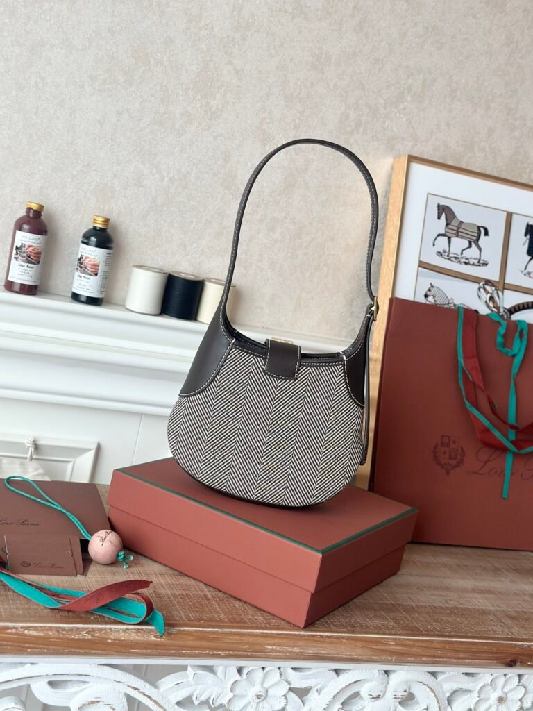 Loro Piana Bobbin Small Shoulder Bag 19cm Italian Calfskin Underarm Hobo Bag – Image 5