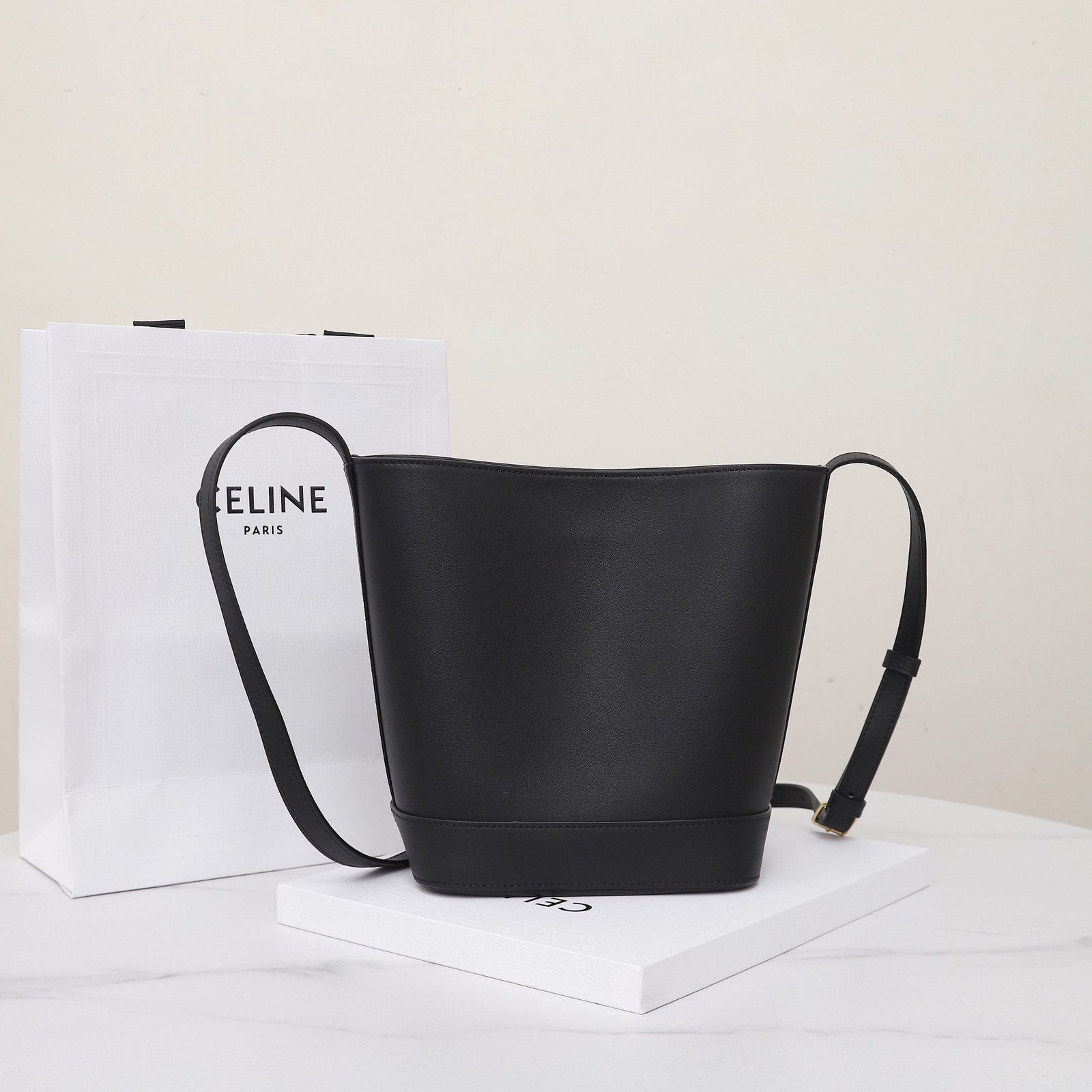 CELINE Cuir Triomphe Small Bucket Bag 17x22cm Tan and Black Calfskin Leather Crossbody Handbag with Adjustable Strap 13