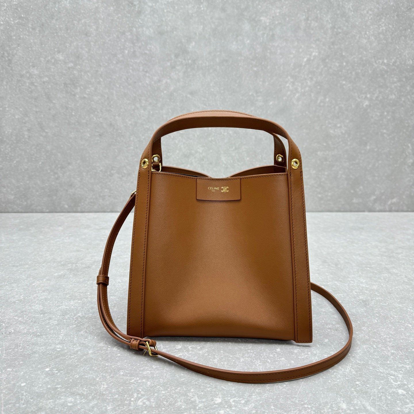 CELINE Cubo Medium Bucket Bag 23cm Triomphe Canvas & Calfskin Handbag with Crossbody Strap & Large Capacity CELINE Cubo Medium Bucket Bag 23cm Triomphe Canvas & Calfskin Handbag with Crossbody Strap & Large Capacity