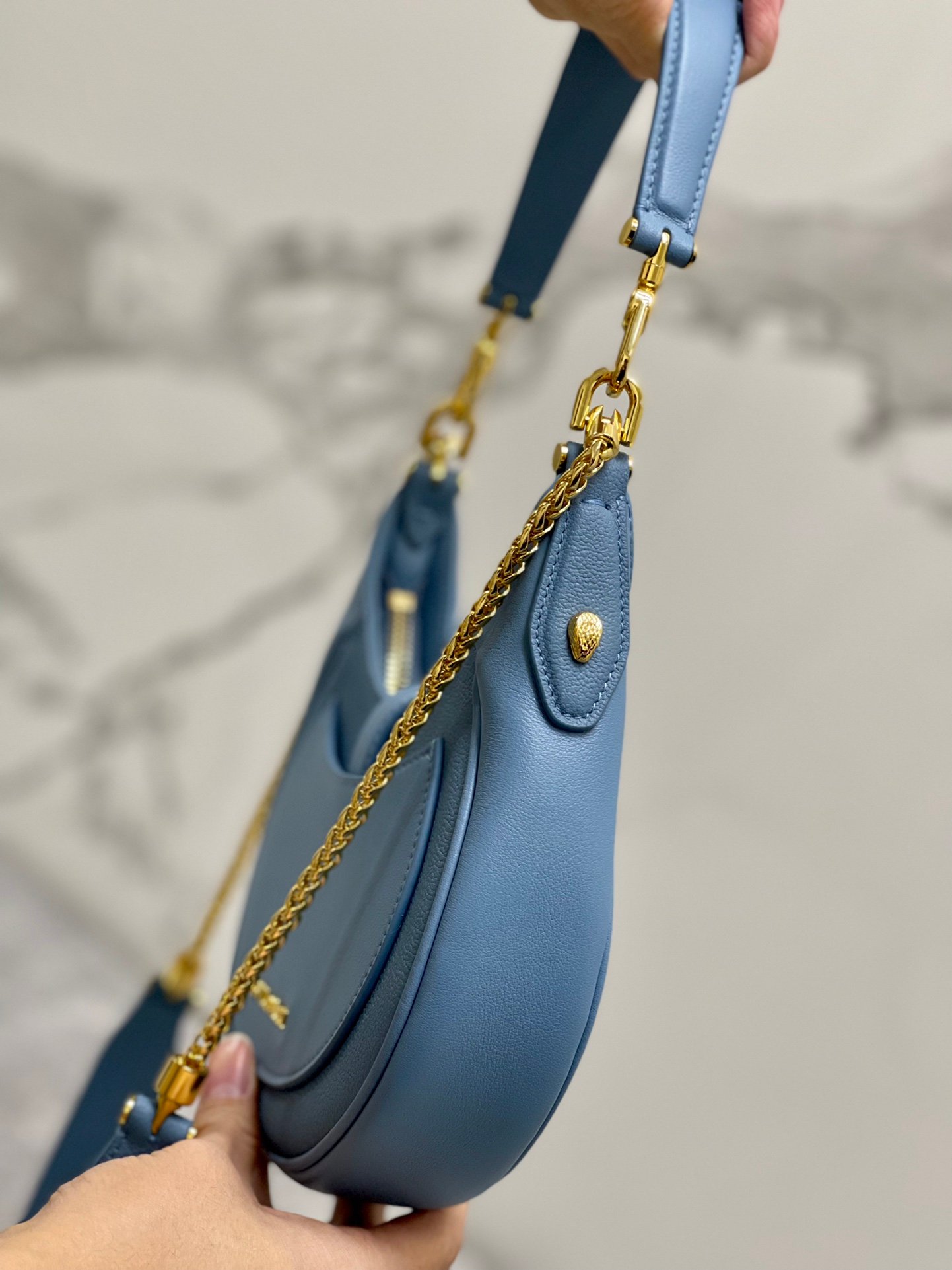 BVLGARI Serpenti Ellipse Small Crossbody Bag 20cm Calf Leather Crescent Hobo Shoulder Bag with Snakehead Closure BVLGARI Serpenti Ellipse Small Crossbody Bag 20cm Calf Leather Crescent Hobo Shoulder Bag with Snakehead Closure