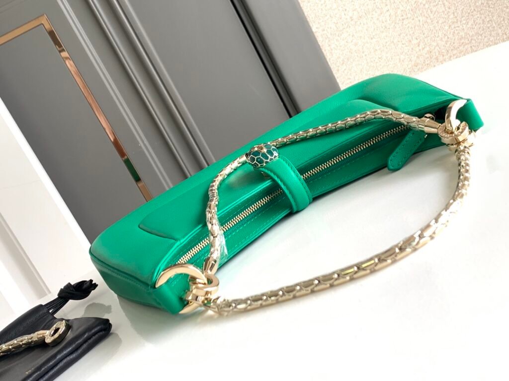 BVLGARI Serpenti Baia Small Shoulder Bag in Calf Leather Snake Head Flap Bag Fuchsia Pink &amp; Emerald Green &ndash; Image 13