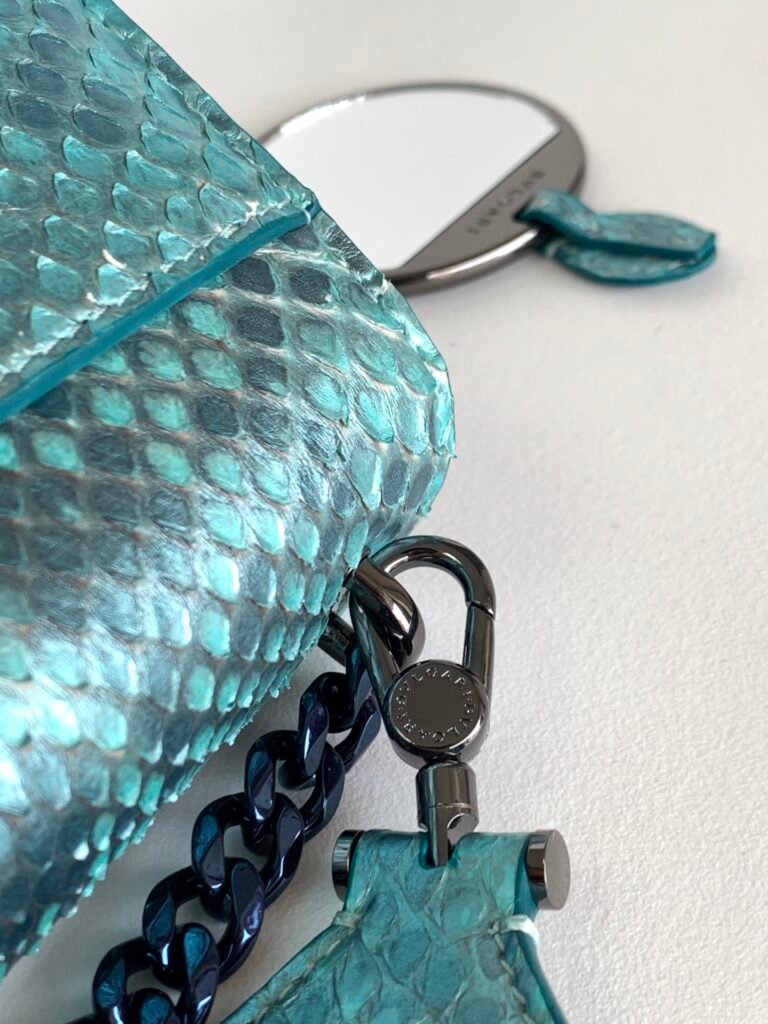 BVLGARI Serpenti Forever MaxiChain Bag Aquamarine Light Blue Pearl Python Leather Shoulder Bag – Image 11 BVLGARI Serpenti Forever MaxiChain Bag Aquamarine Light Blue Pearl Python Leather Shoulder Bag – Image 11