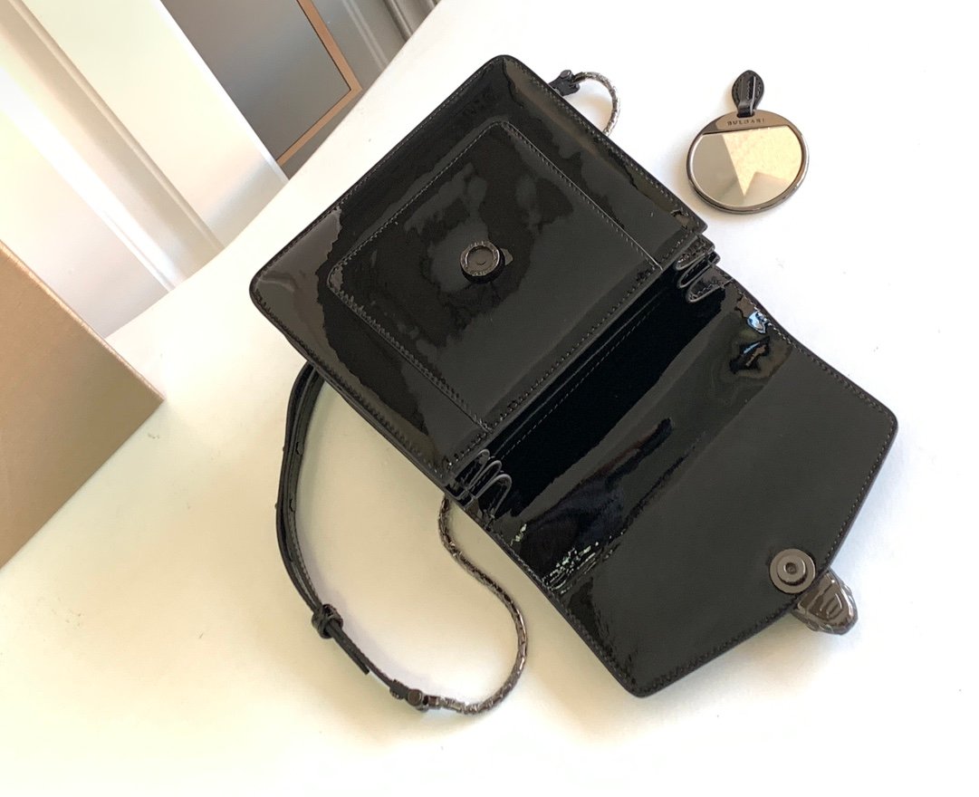 BVLGARI Serpenti Forever Glossy Calfskin Top Handle Bag 18cm Luxury Snakehead Chain Shoulder Crossbody Bag BVLGARI Serpenti Forever Glossy Calfskin Top Handle Bag 18cm Luxury Snakehead Chain Shoulder Crossbody Bag