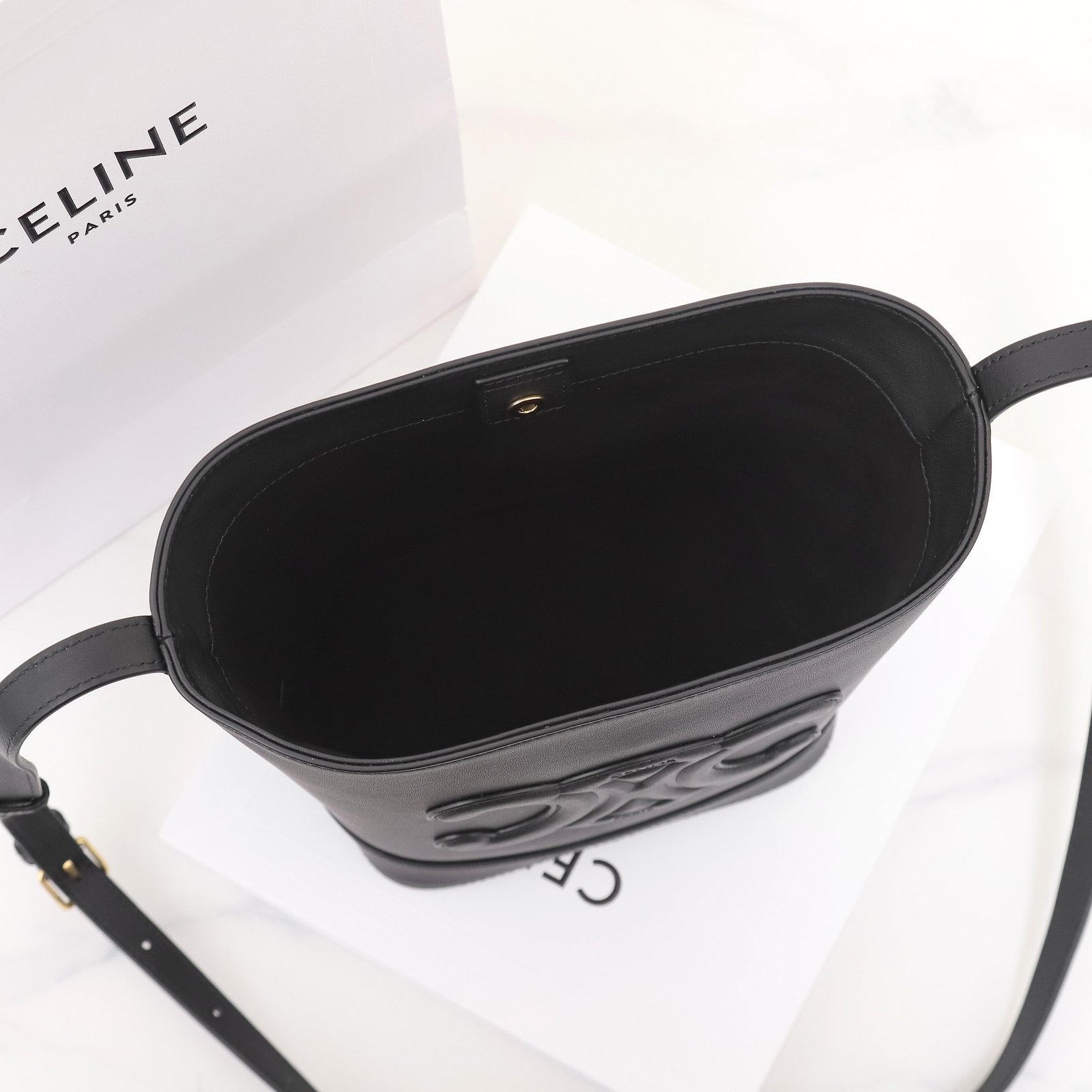 CELINE Cuir Triomphe Small Bucket Bag 17x22cm Tan and Black Calfskin Leather Crossbody Handbag with Adjustable Strap 17
