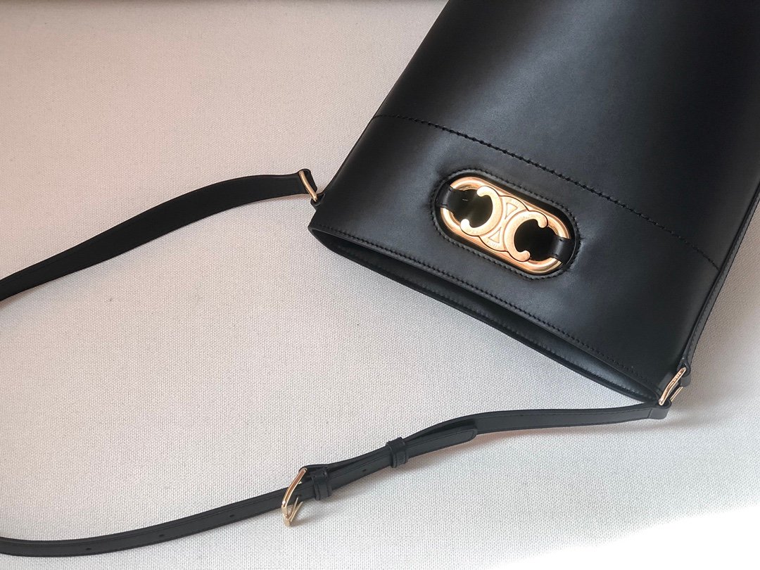Luxury Celine Maillon Triomphe Tan Bucket Bag 25x29cm Pig Nose Gold Hardware Crossbody for Women 17