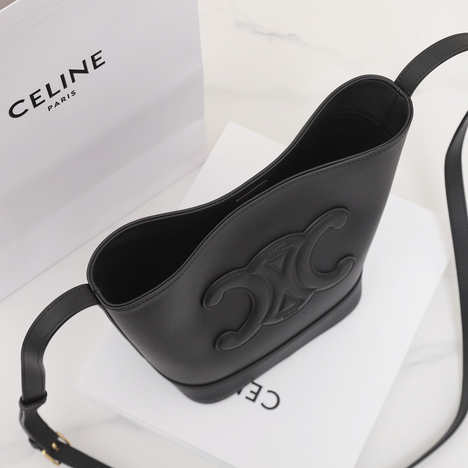 CELINE Cuir Triomphe Small Bucket Bag 17x22cm Tan and Black Calfskin Leather Crossbody Handbag with Adjustable Strap 18