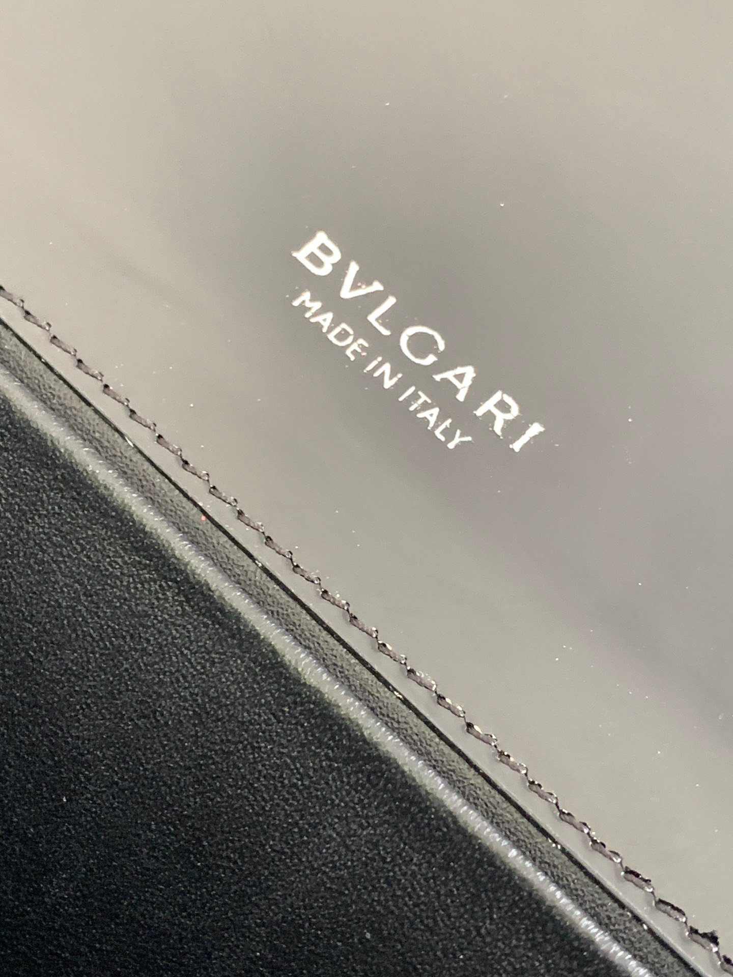 BVLGARI Serpenti Forever Glossy Calfskin Shoulder Bag 25cm Multi-Compartment Chain Bag with Snakehead Closure BVLGARI Serpenti Forever Glossy Calfskin Shoulder Bag 25cm Multi-Compartment Chain Bag with Snakehead Closure