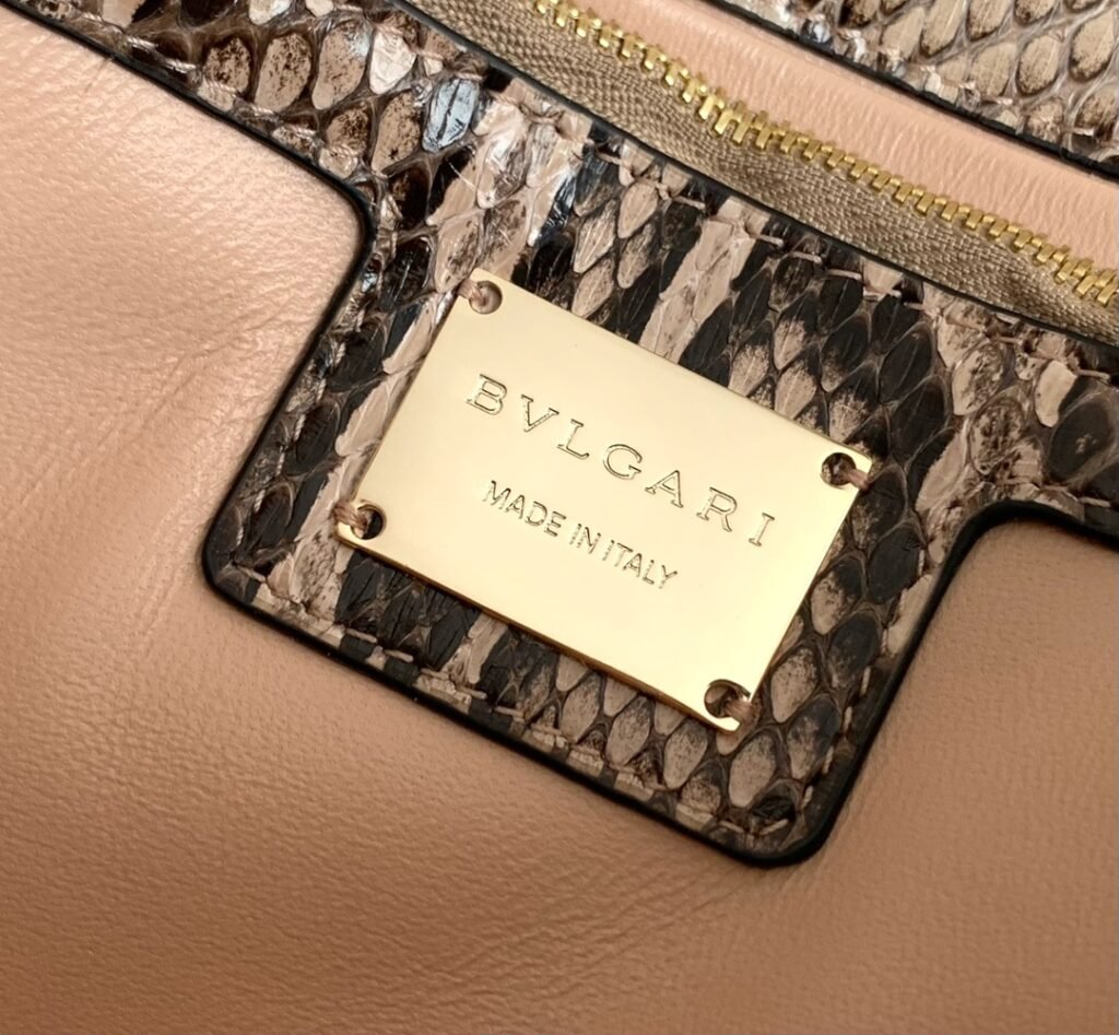 BVLGARI Serpenti Forever Python Bag Misty Opal Grey Shiny Python Skin Top Handle & Shoulder Bag 2 Sizes – Image 19 BVLGARI Serpenti Forever Python Bag Misty Opal Grey Shiny Python Skin Top Handle & Shoulder Bag 2 Sizes – Image 19