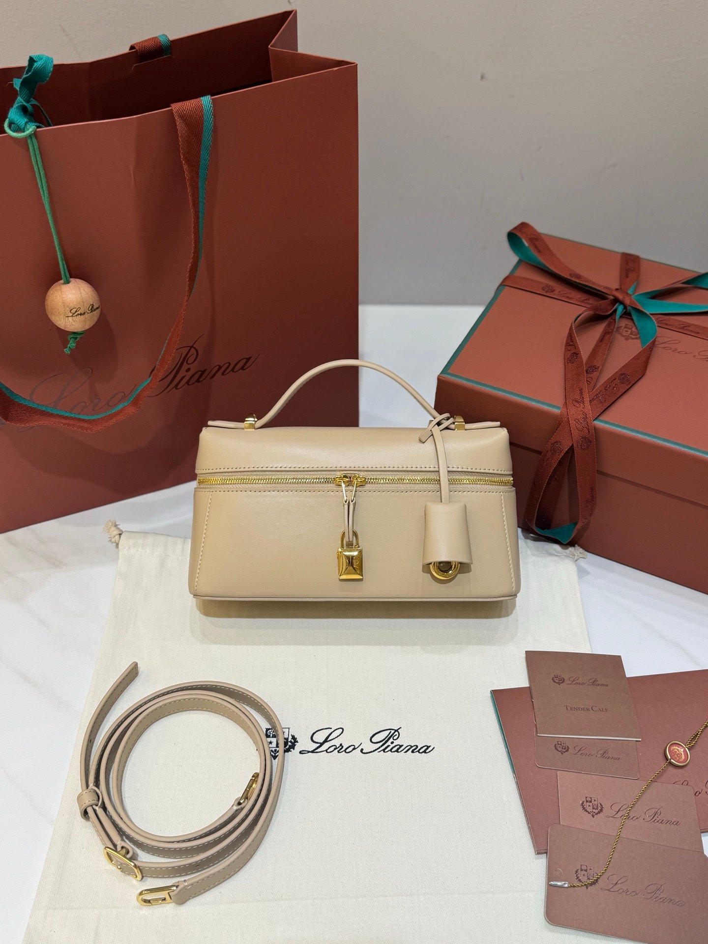 Loro Piana Extra Bag L23 Smooth Calfskin Top Handle Crossbody Bag 23cm for Women Aesthetic Vanity Case Handbag Loro Piana Extra Bag L23 Smooth Calfskin Top Handle Crossbody Bag 23cm for Women Aesthetic Vanity Case Handbag