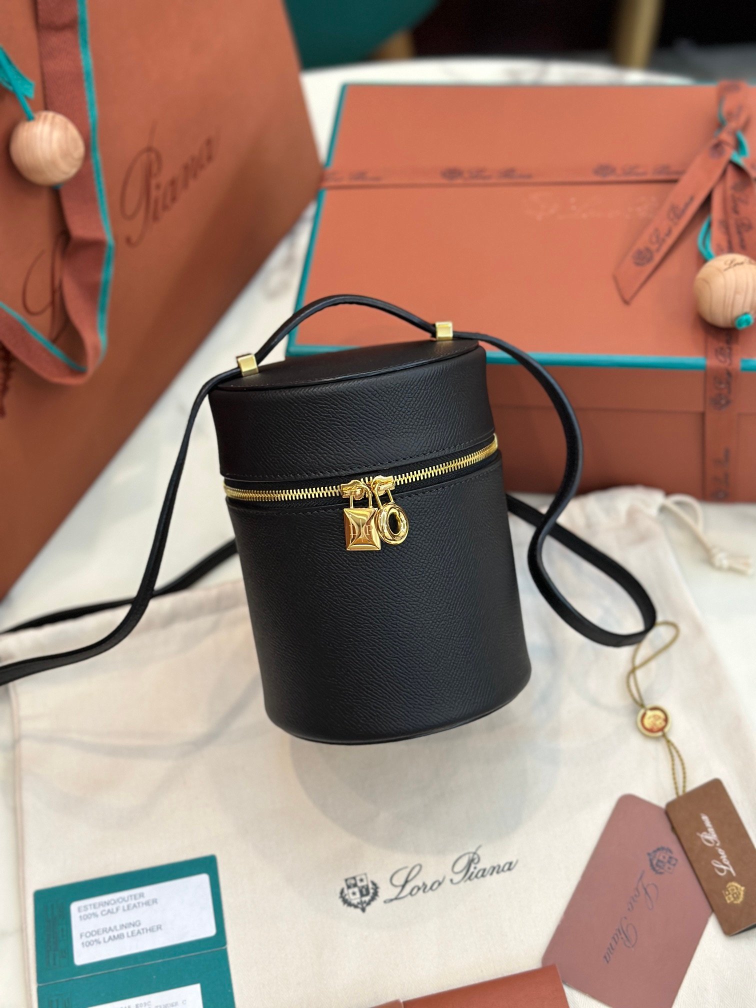 Loro Piana Extracase Cylinder Bag 12x12x16cm Calfskin Crossbody Bucket Bag for Women Handbag with Suede Lining Loro Piana Extracase Cylinder Bag 12x12x16cm Calfskin Crossbody Bucket Bag for Women Handbag with Suede Lining