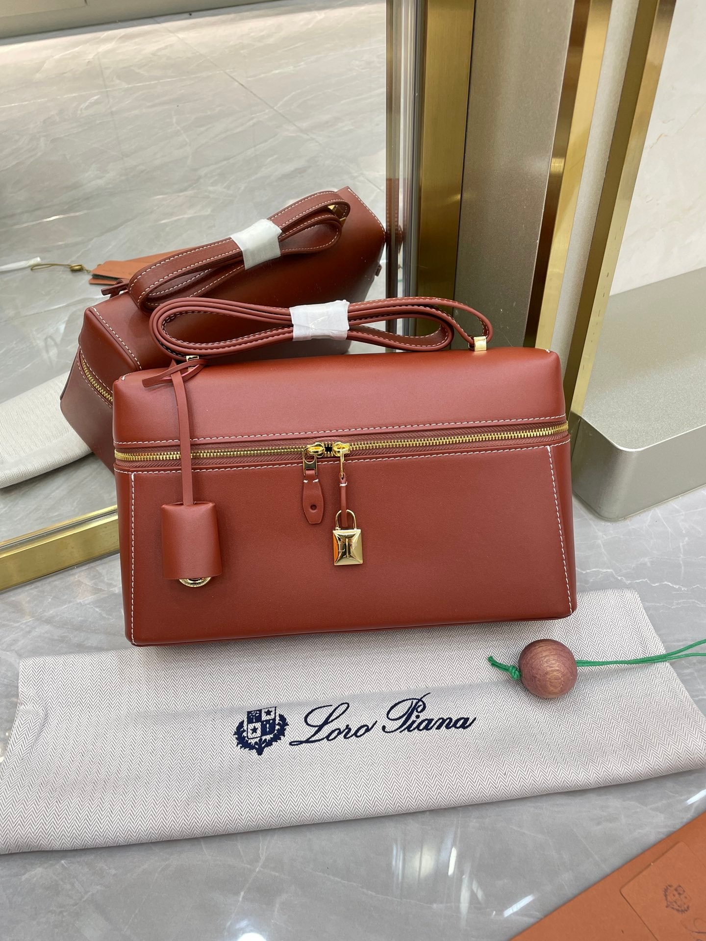 Loro Piana Extra Bag L27 Luxury Saddle Leather Crossbody & Shoulder Bag for Women 27cm Vanity Top-Handle Bag Loro Piana Extra Bag L27 Luxury Saddle Leather Crossbody & Shoulder Bag for Women 27cm Vanity Top-Handle Bag