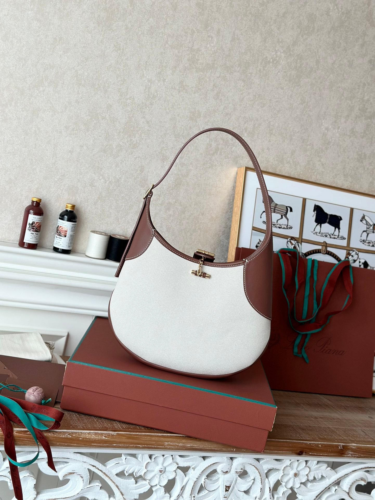 Loro Piana Bale Mini Bucket Bag Soft Natural Grained Calfskin Leather Top-Tier Quality Handbag 6 Elegant Colors Loro Piana Bale Mini Bucket Bag Soft Natural Grained Calfskin Leather Top-Tier Quality Handbag 6 Elegant Colors