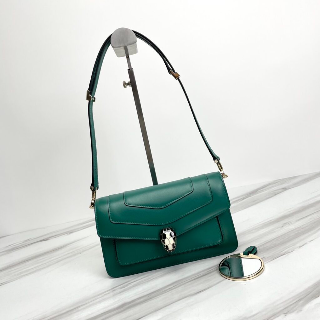 BVLGARI Serpenti Forever East-West Small Shoulder Bag 22cm Calf Leather Crossbody Bag with Snakehead Closure – Image 13 BVLGARI Serpenti Forever East-West Small Shoulder Bag 22cm Calf Leather Crossbody Bag with Snakehead Closure – Image 13