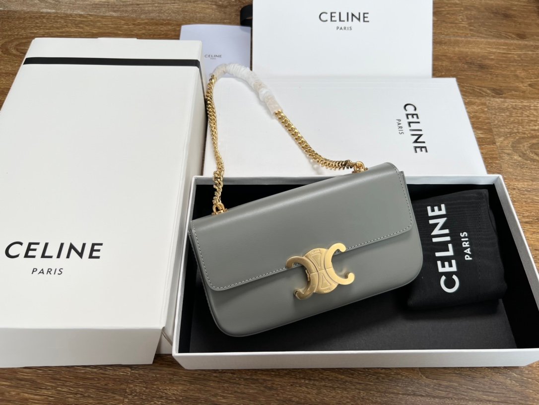 CELINE TRIOMPHE Chain Shoulder Bag in Shiny Calfskin Leather Underarm Baguette with Gold Hardware 19