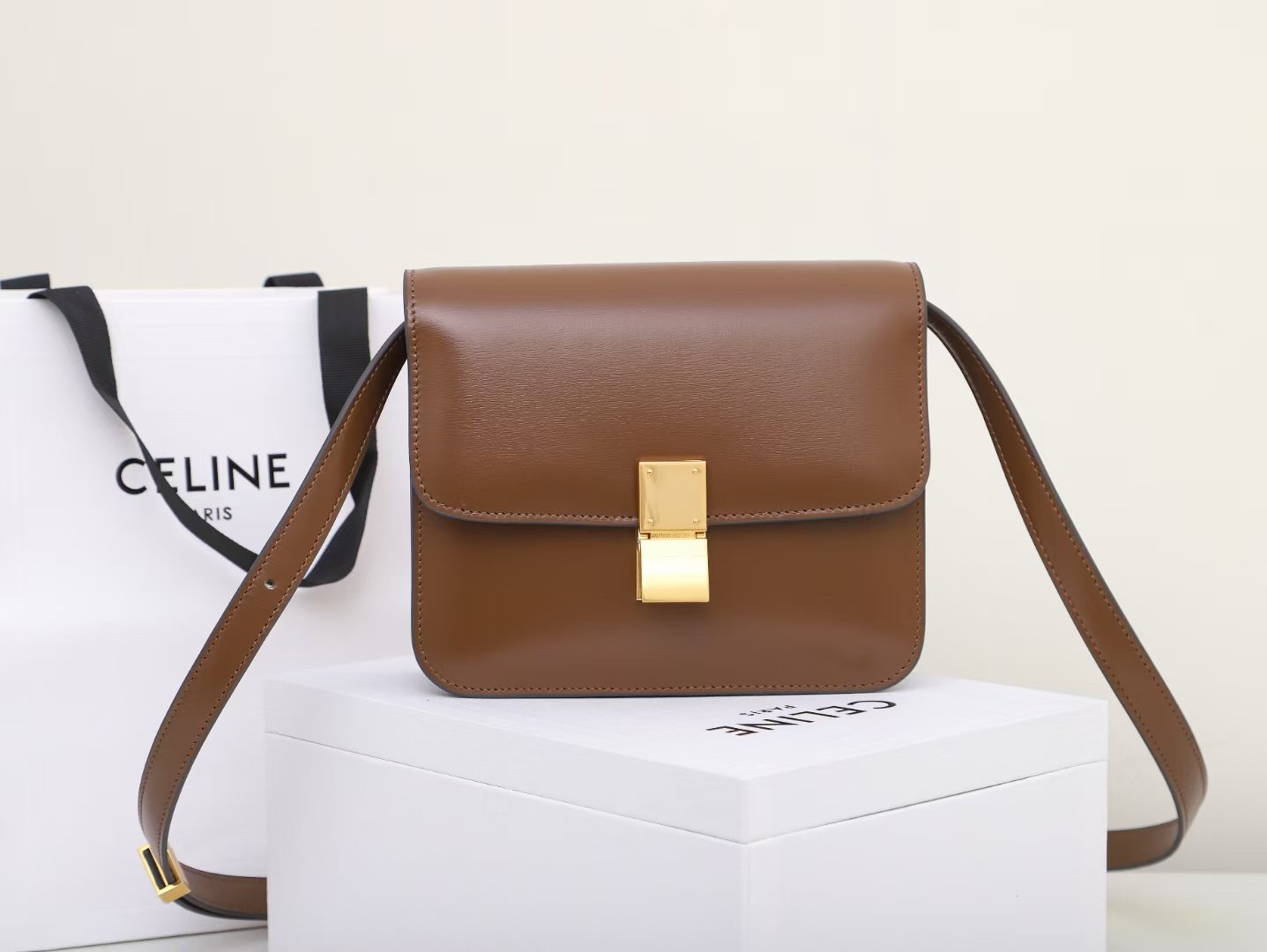 Celine Classic Box Bag High-End Italian Box Calfskin Medium Shoulder Bag 3 Colors – Image 13 Celine Classic Box Bag High-End Italian Box Calfskin Medium Shoulder Bag 3 Colors – Image 13