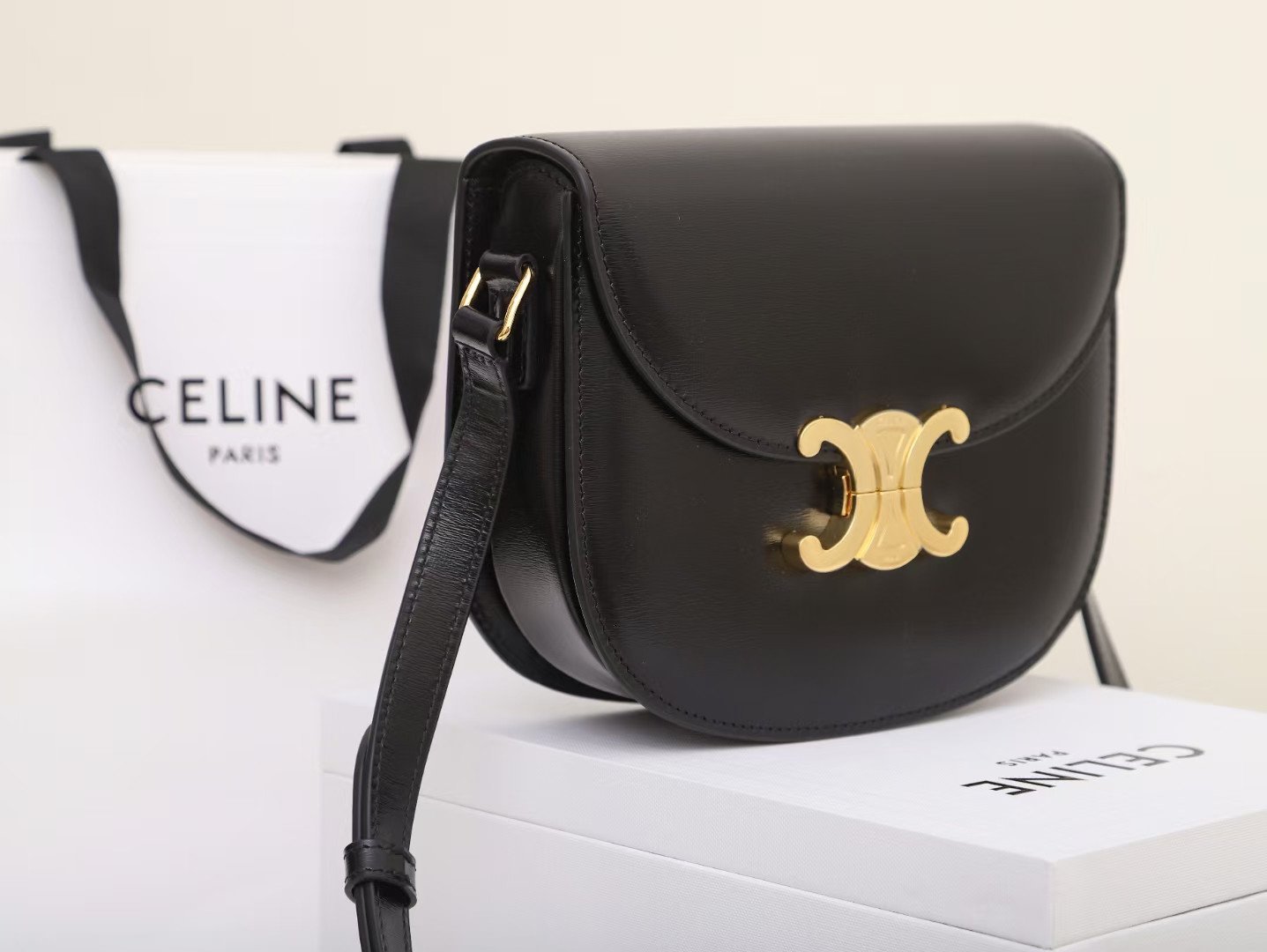 CELINE Teen Besace Triomphe Bag 18.5cm Shiny Calfskin Leather Crossbody Saddle Bag for Women 2