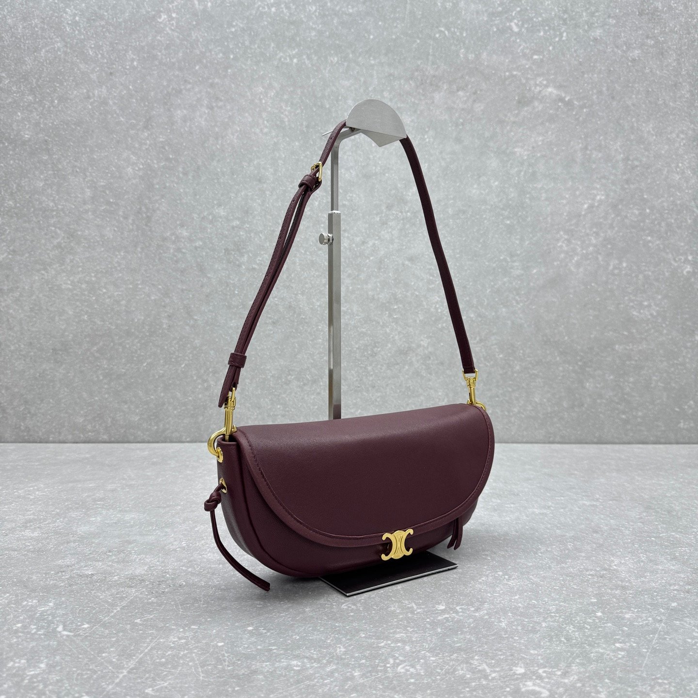 Celine Half-Moon Hobo Bag 25cm Triomphe Oil-Waxed Leather Underarm Bag with Gold Hardware