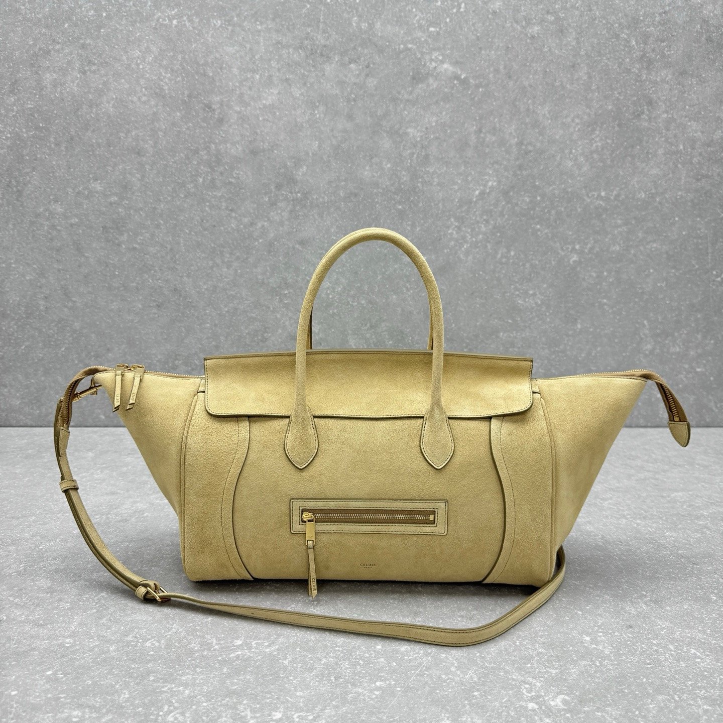 Celine New Luggage Smile Bag 36cm Medium Suede & Smooth Leather Handbag Classic Retro Tote with Crossbody Strap Celine New Luggage Smile Bag 36cm Medium Suede & Smooth Leather Handbag Classic Retro Tote with Crossbody Strap