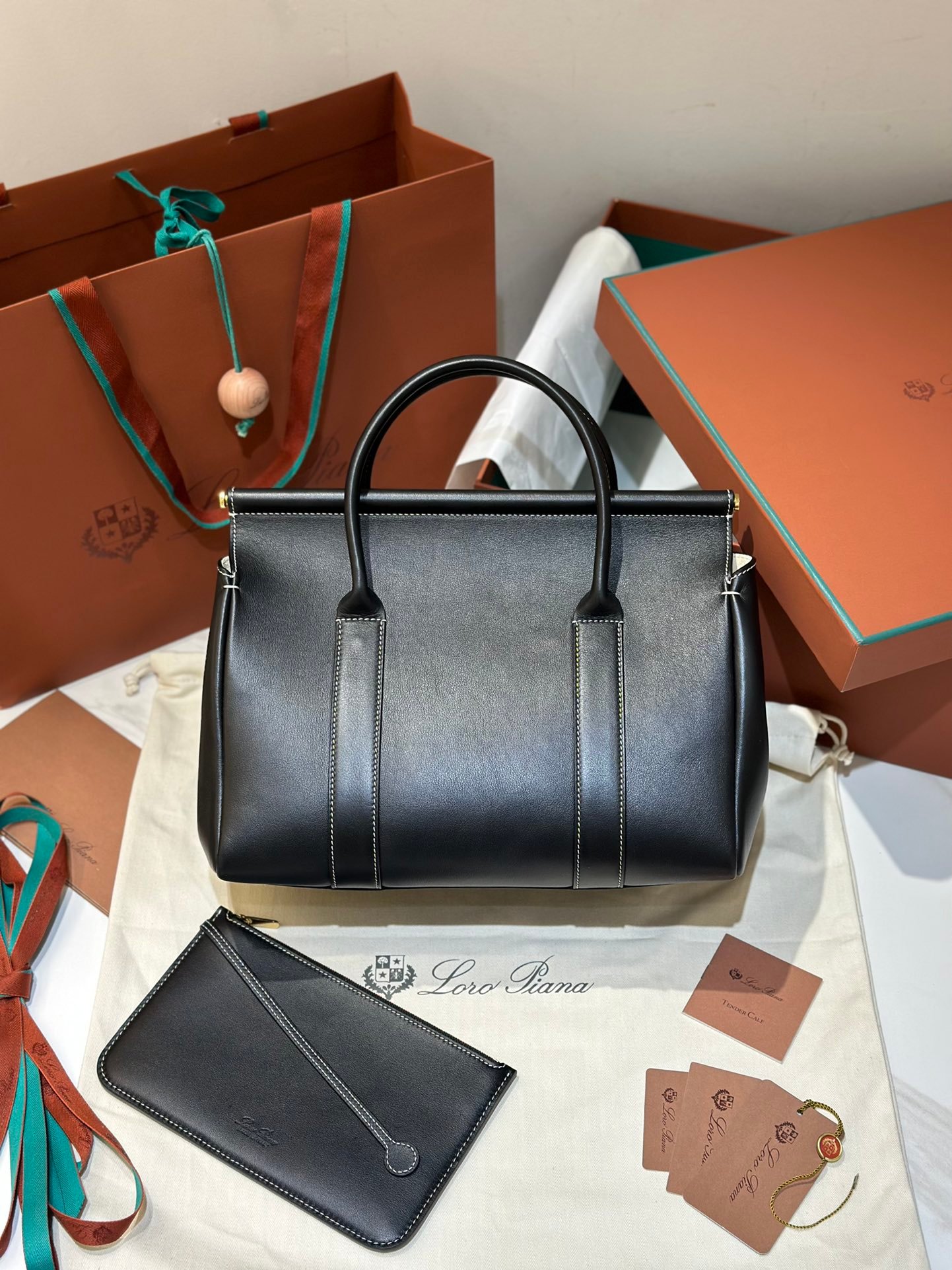 Loro Piana Loom L32 Grained Calfskin Handbag 33cm Designer Tote Bag with Padlock & Pouch Loro Piana Loom L32 Grained Calfskin Handbag 33cm Designer Tote Bag with Padlock & Pouch