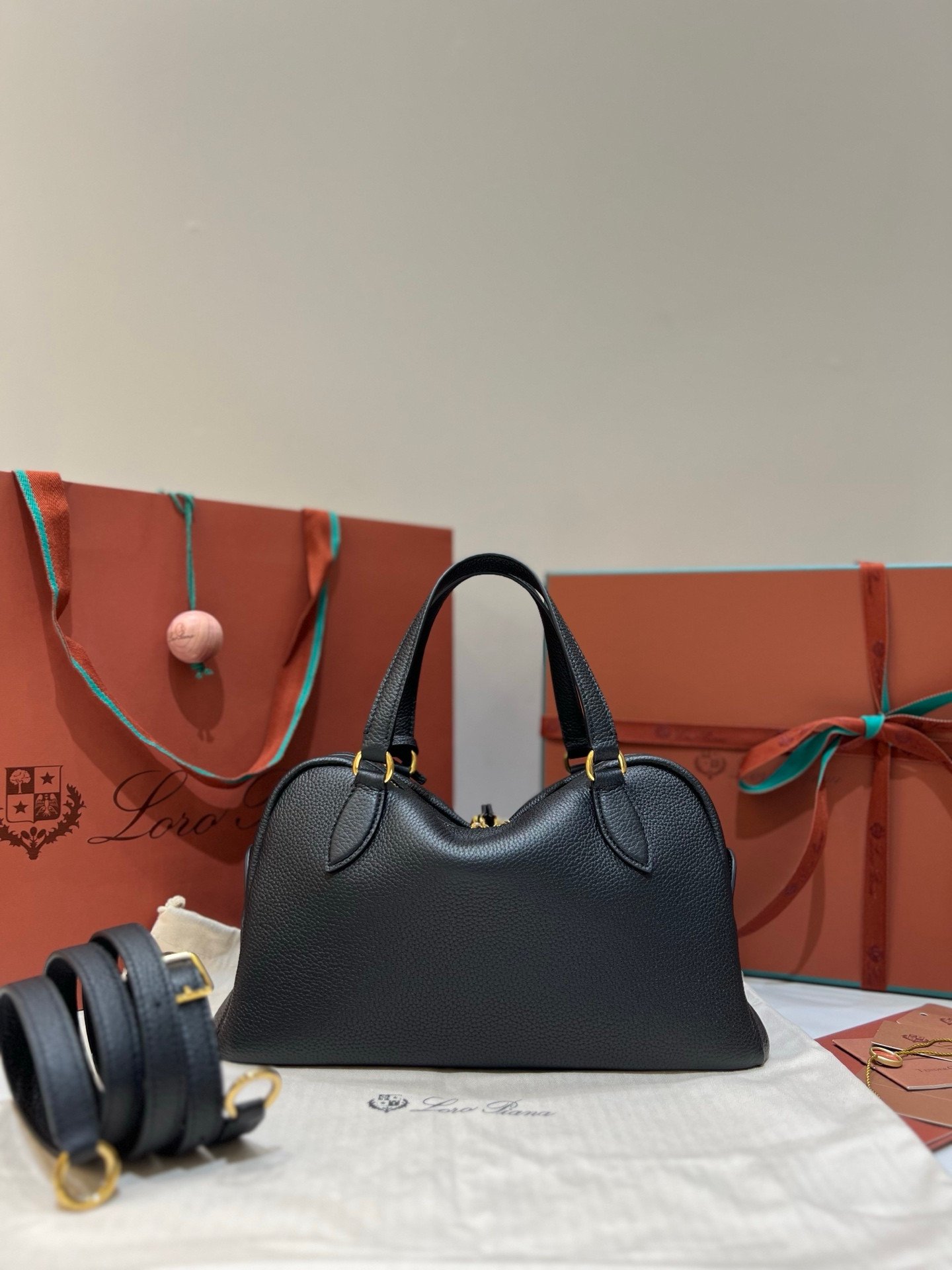 Loro Piana Needle Small Bag 5 Colors 31cm Premium Leather Handbag with Adjustable Strap and Internal Pouch Loro Piana Needle Small Bag 5 Colors 31cm Premium Leather Handbag with Adjustable Strap and Internal Pouch