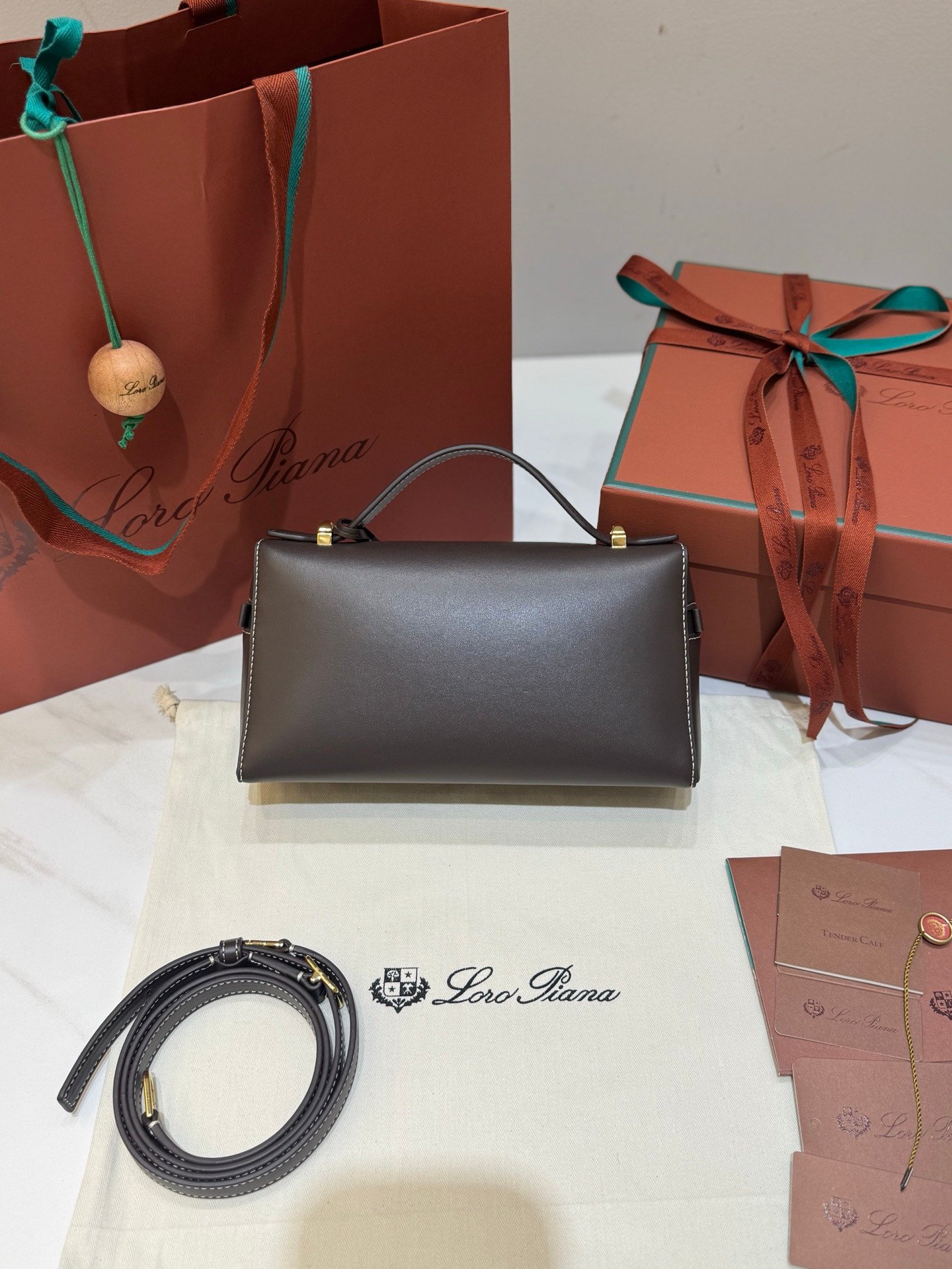 Loro Piana Extra Bag L23 Smooth Calfskin Top Handle Crossbody Bag 23cm for Women Aesthetic Vanity Case Handbag Loro Piana Extra Bag L23 Smooth Calfskin Top Handle Crossbody Bag 23cm for Women Aesthetic Vanity Case Handbag
