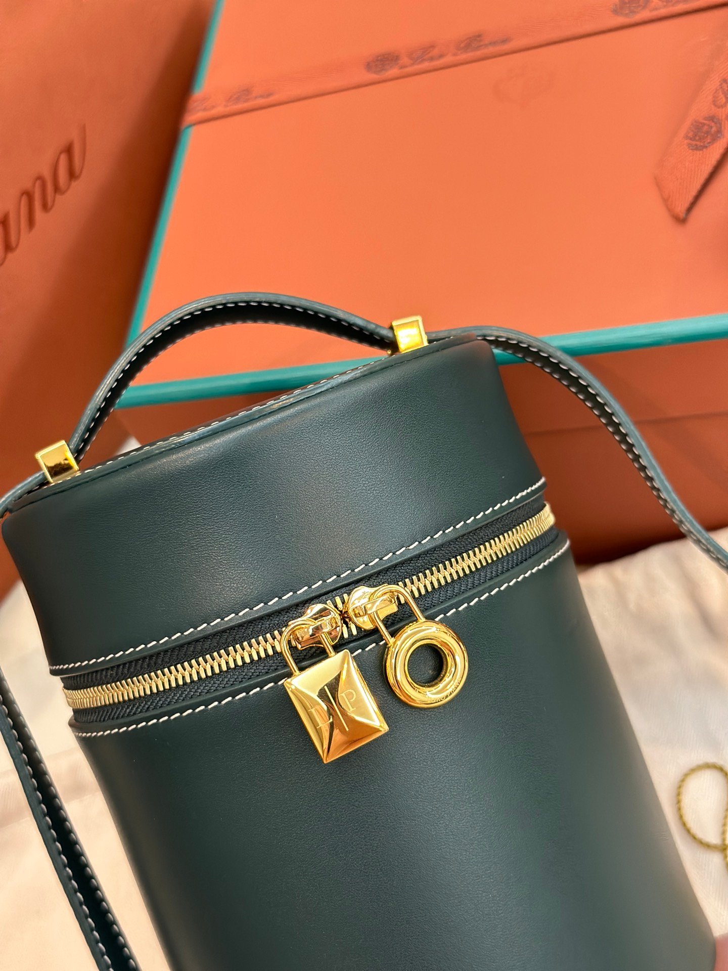 Loro Piana Extracase Bucket Bag 12x12x16cm Luxury Calfskin Handbag Designer Leather Vanity Case for Women Loro Piana Extracase Bucket Bag 12x12x16cm Luxury Calfskin Handbag Designer Leather Vanity Case for Women