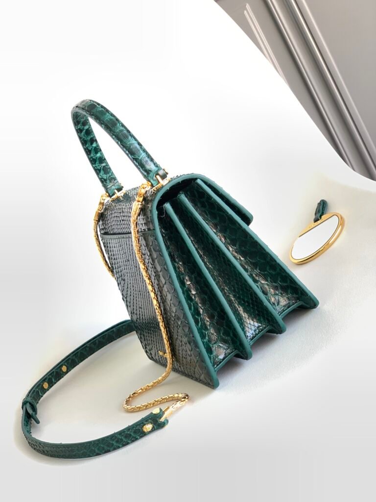 Bvlgari Serpenti Forever Python Bag Forest Emerald Green Top Handle Accordion Bag – Image 2 Bvlgari Serpenti Forever Python Bag Forest Emerald Green Top Handle Accordion Bag – Image 2