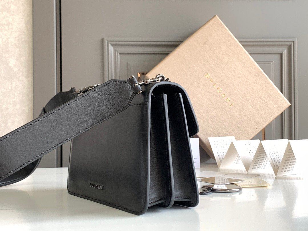 Bvlgari Serpenti Forever Maxi Chain Crossbody Bag 25cm Calf Leather Shoulder Handbag with Snakehead Closure 4 Colors Bvlgari Serpenti Forever Maxi Chain Crossbody Bag 25cm Calf Leather Shoulder Handbag with Snakehead Closure 4 Colors