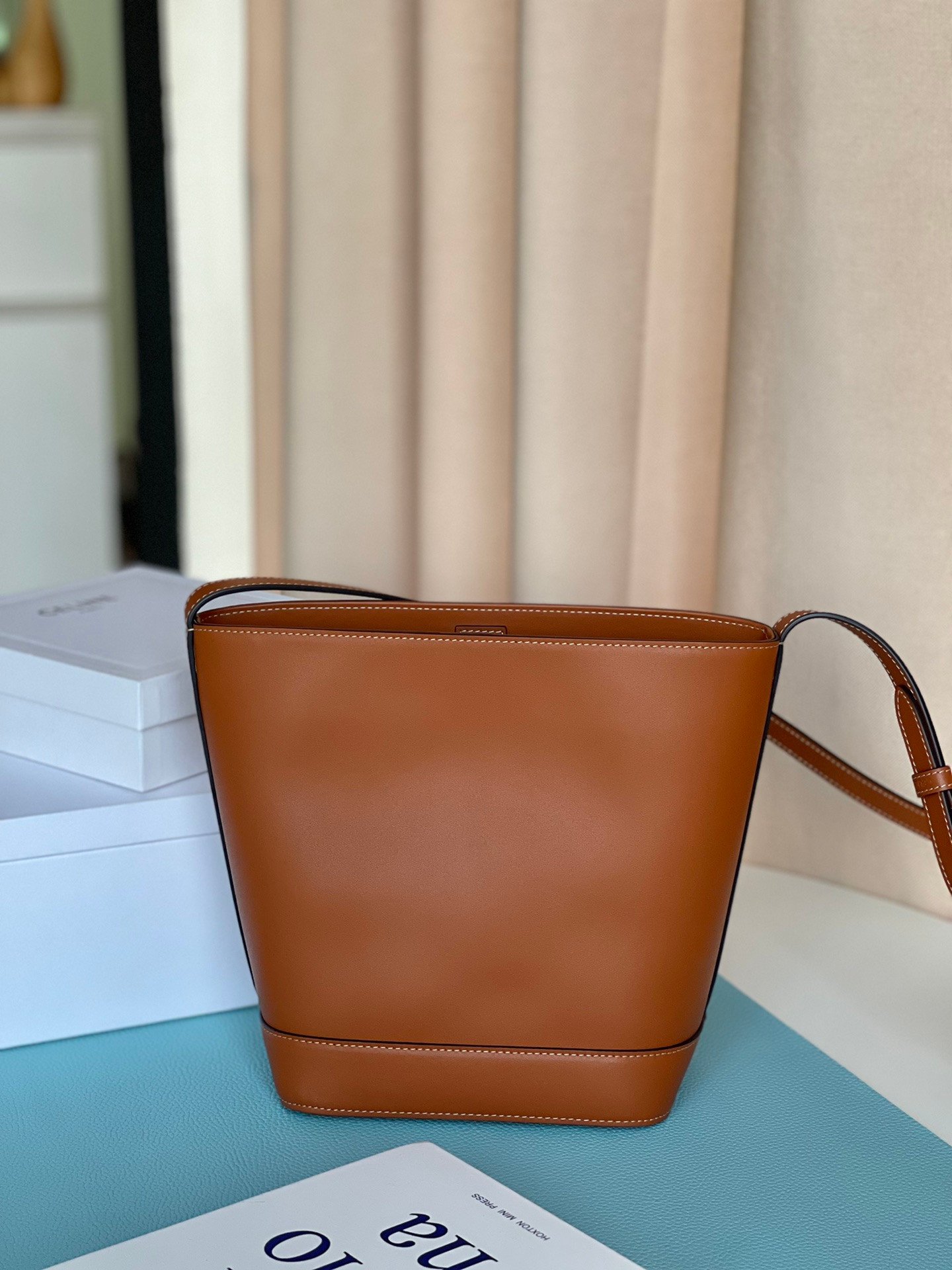 Celine Cuir Triomphe Small Bucket Bag 22x30cm Smooth Calfskin Leather Shoulder and Crossbody Handbag for Women 20