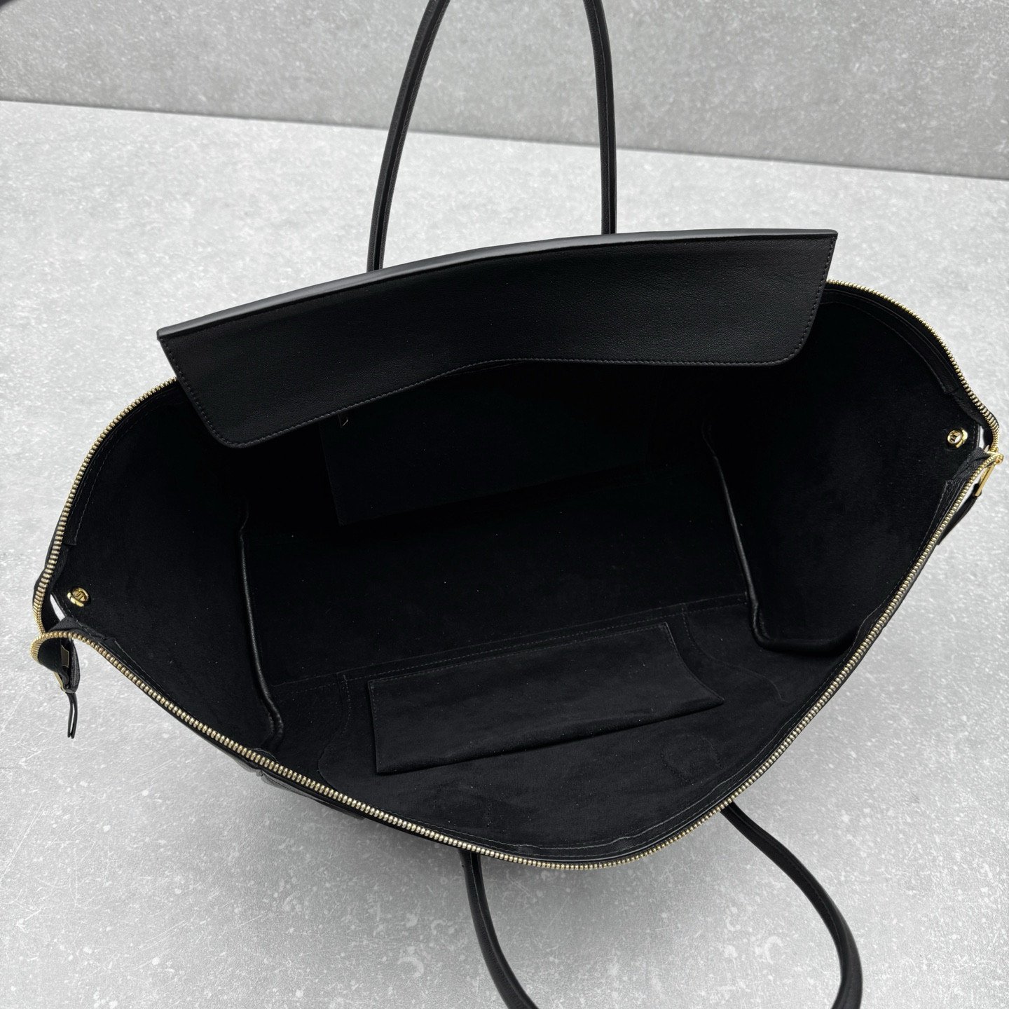 Celine New Luggage Smile Bag 36cm Medium Suede & Smooth Leather Handbag Classic Retro Tote with Crossbody Strap Celine New Luggage Smile Bag 36cm Medium Suede & Smooth Leather Handbag Classic Retro Tote with Crossbody Strap