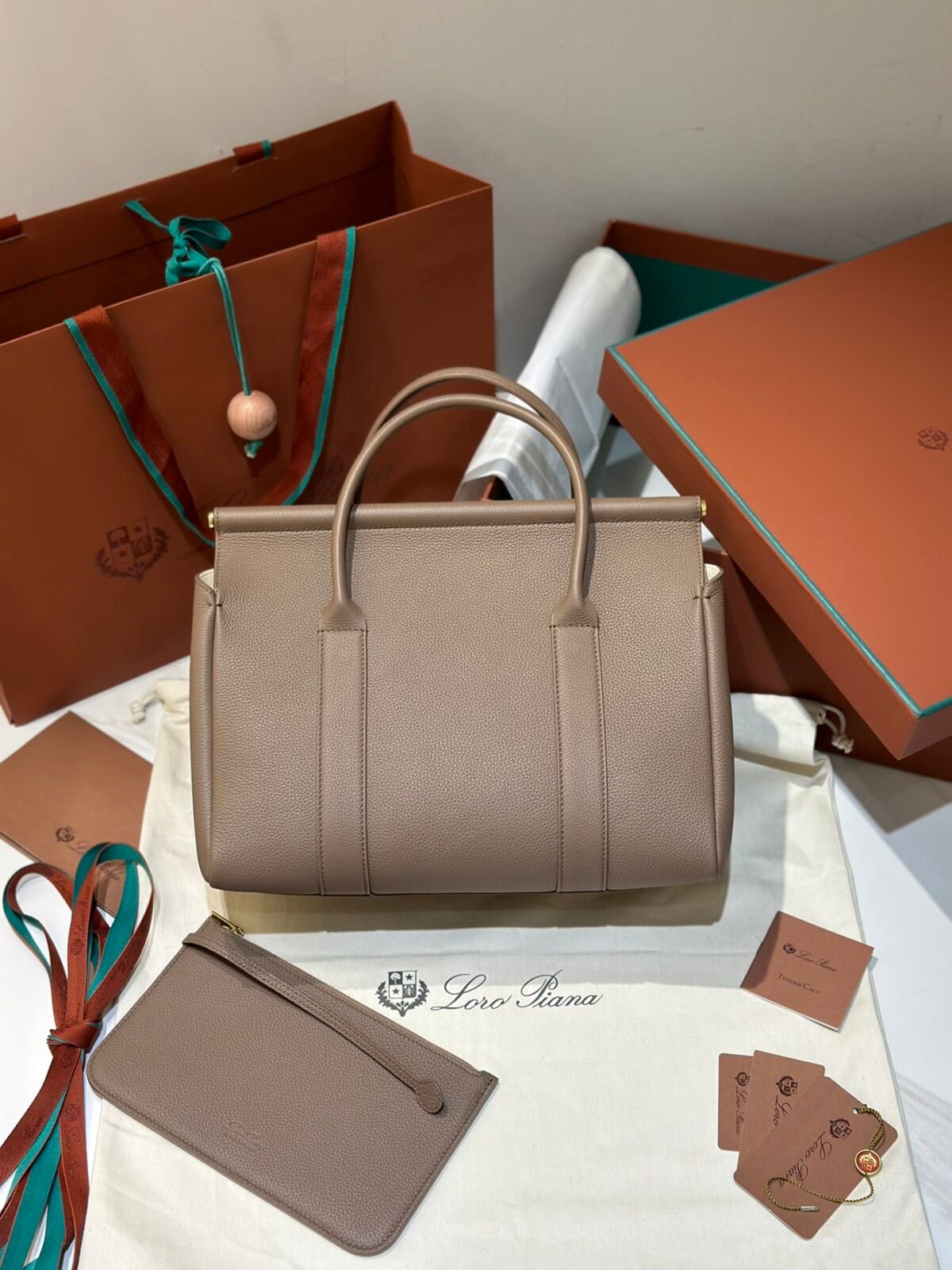 Loro Piana Loom L32 Grained Calfskin Handbag 33cm Designer Tote Bag with Padlock & Pouch Loro Piana Loom L32 Grained Calfskin Handbag 33cm Designer Tote Bag with Padlock & Pouch