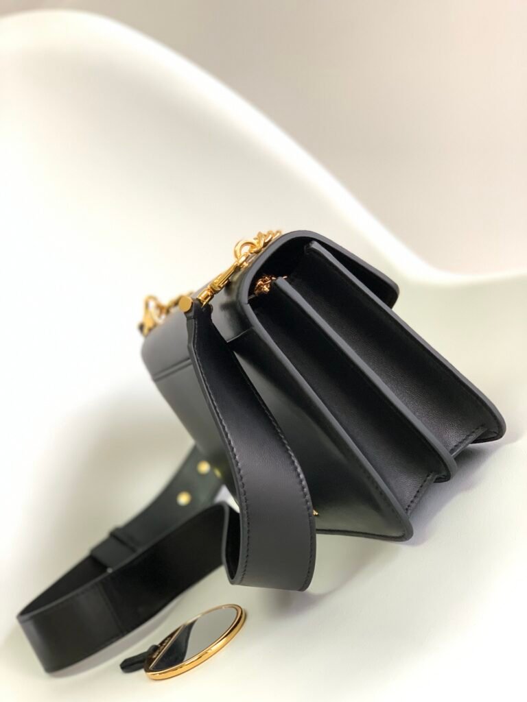 BVLGARI Serpenti Forever Shoulder Bag In Nappa Leather 25cm Snakehead Crossbody Handbag With Chunky Chain 4 Colors – Image 4 BVLGARI Serpenti Forever Shoulder Bag In Nappa Leather 25cm Snakehead Crossbody Handbag With Chunky Chain 4 Colors – Image 4