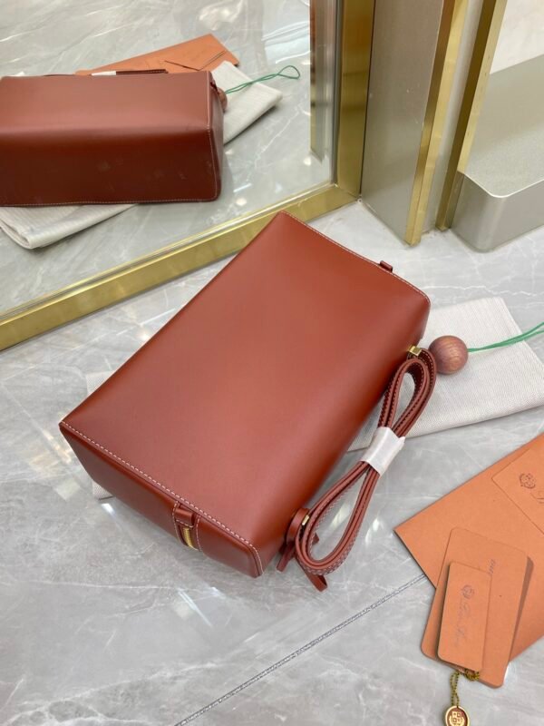 21 Loro Piana Extra Bag L27 Luxury Saddle Leather Crossbody & Shoulder Bag for Women 27cm Vanity Top-Handle Bag