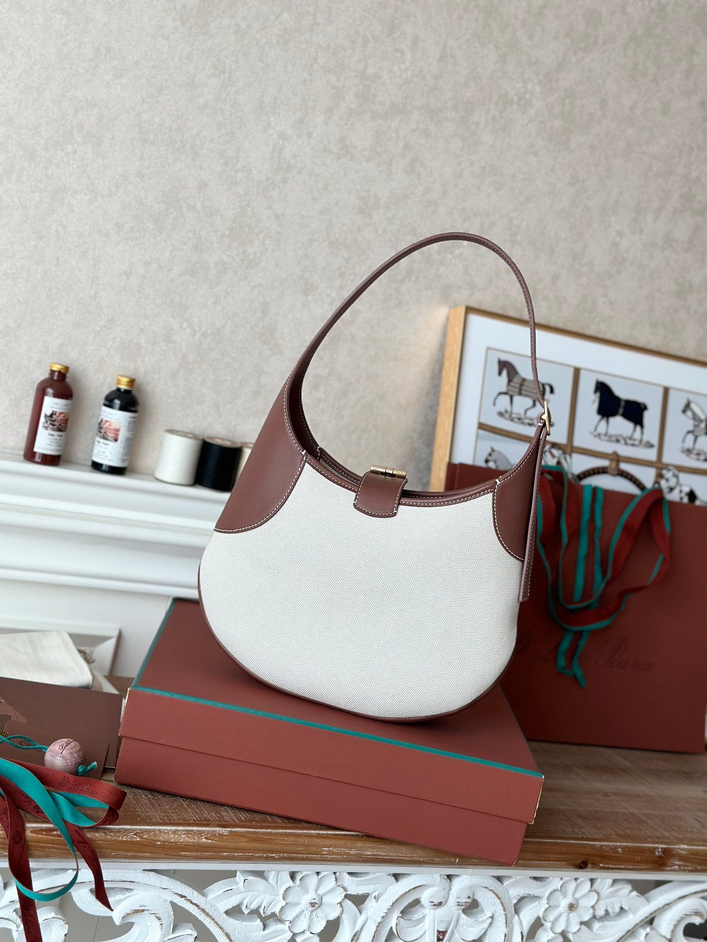 Loro Piana Bale Mini Bucket Bag Soft Natural Grained Calfskin Leather Top-Tier Quality Handbag 6 Elegant Colors Loro Piana Bale Mini Bucket Bag Soft Natural Grained Calfskin Leather Top-Tier Quality Handbag 6 Elegant Colors