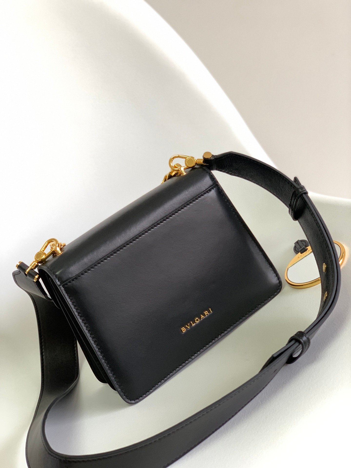 BVLGARI Serpenti Forever Lambskin Crossbody Bag 20cm Luxury Iconic Snakehead Shoulder Bag with Detachable Wide Strap