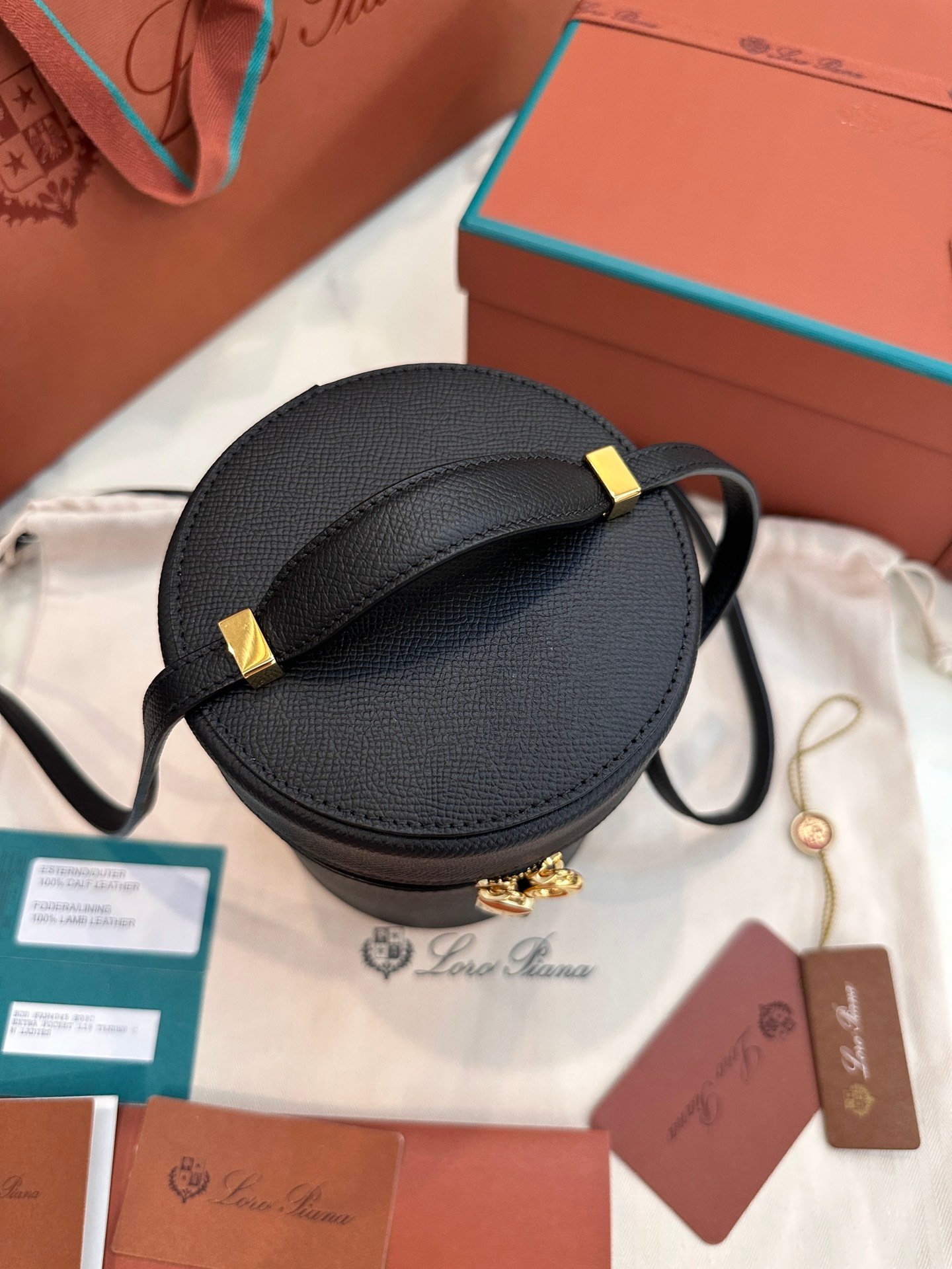 Loro Piana Extracase Cylinder Bag 12x12x16cm Calfskin Crossbody Bucket Bag for Women Handbag with Suede Lining Loro Piana Extracase Cylinder Bag 12x12x16cm Calfskin Crossbody Bucket Bag for Women Handbag with Suede Lining