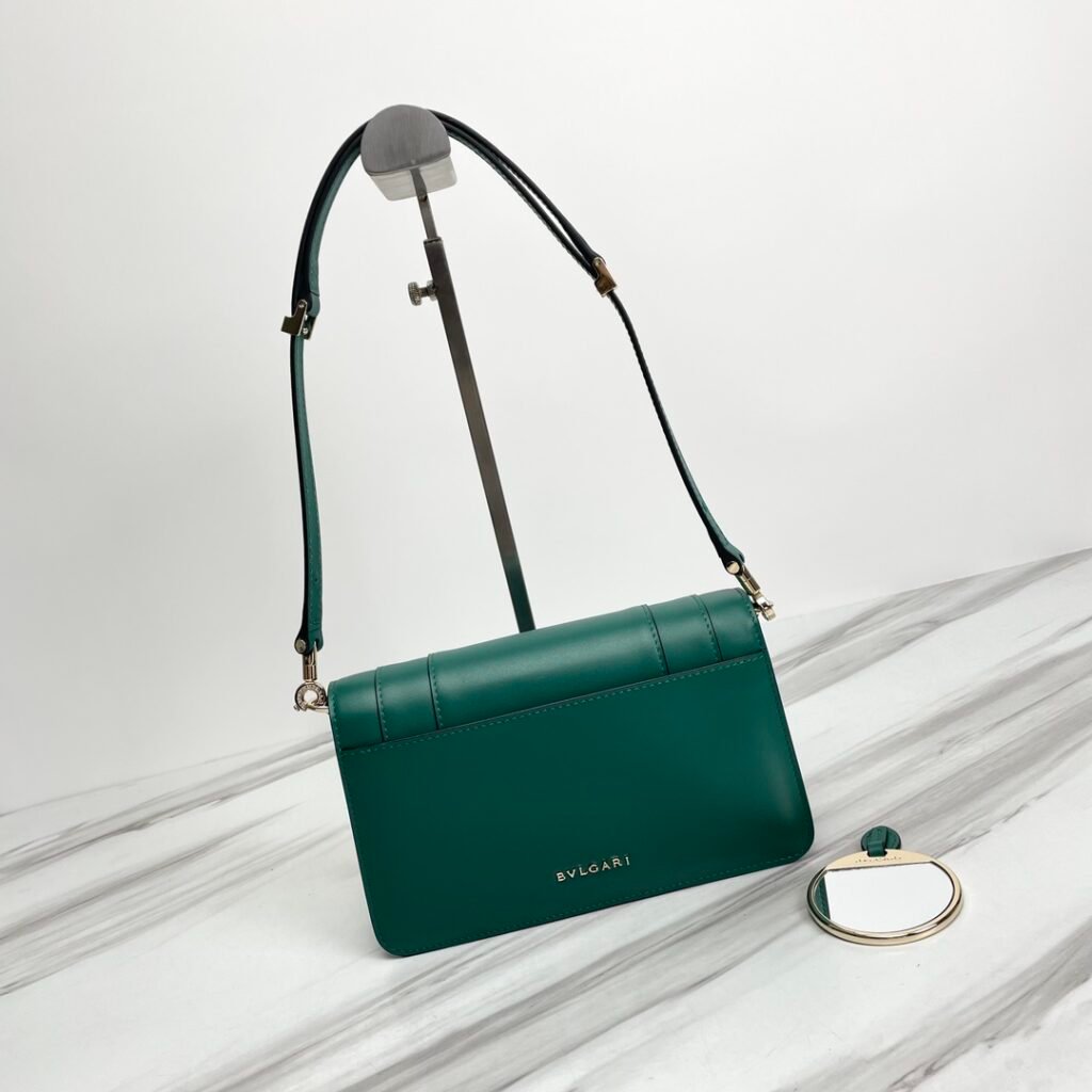 BVLGARI Serpenti Forever East-West Small Shoulder Bag 22cm Calf Leather Crossbody Bag with Snakehead Closure – Image 14 BVLGARI Serpenti Forever East-West Small Shoulder Bag 22cm Calf Leather Crossbody Bag with Snakehead Closure – Image 14