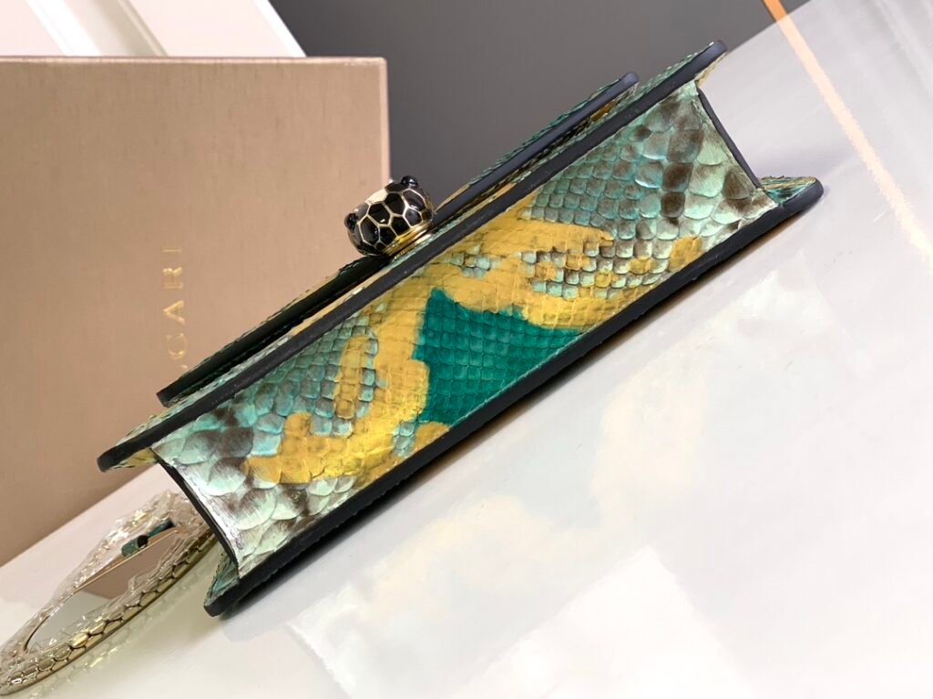 BVLGARI Serpenti Forever Shoulder Bag Emerald Green Gold-Trimmed Python Skin Crossbody Luxury Handbag – Image 9 BVLGARI Serpenti Forever Shoulder Bag Emerald Green Gold-Trimmed Python Skin Crossbody Luxury Handbag – Image 9
