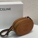 CELINE Cuir Triomphe Oval Purse 17.5cm Smooth Calfskin Mini Crossbody Shoulder Bag Mooncake Pig Nose Design 23