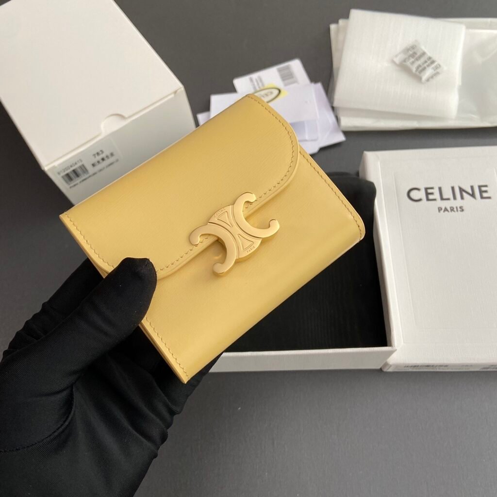 CELINE Triomphe Small Wallets 9.5cm 6 Seasonal Colors – Image 4 CELINE Triomphe Small Wallets 9.5cm 6 Seasonal Colors – Image 4