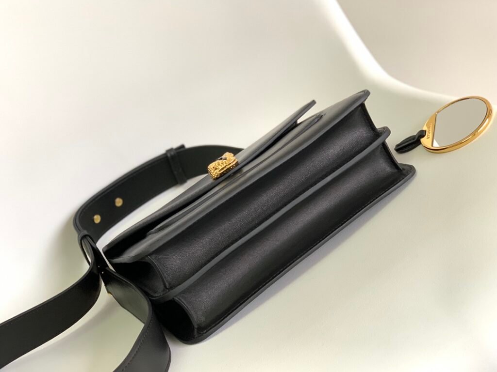 BVLGARI Serpenti Forever Shoulder Bag In Nappa Leather 25cm Snakehead Crossbody Handbag With Chunky Chain 4 Colors – Image 7 BVLGARI Serpenti Forever Shoulder Bag In Nappa Leather 25cm Snakehead Crossbody Handbag With Chunky Chain 4 Colors – Image 7